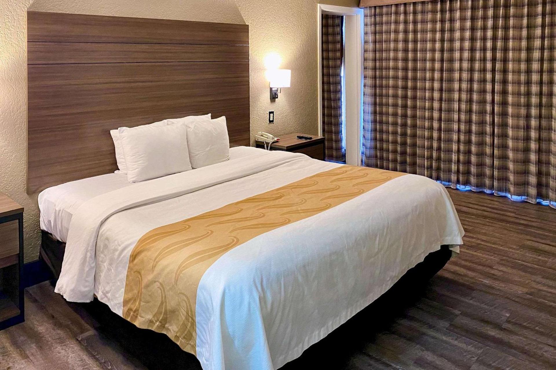 Quality Inn & Suites Airport photo 11