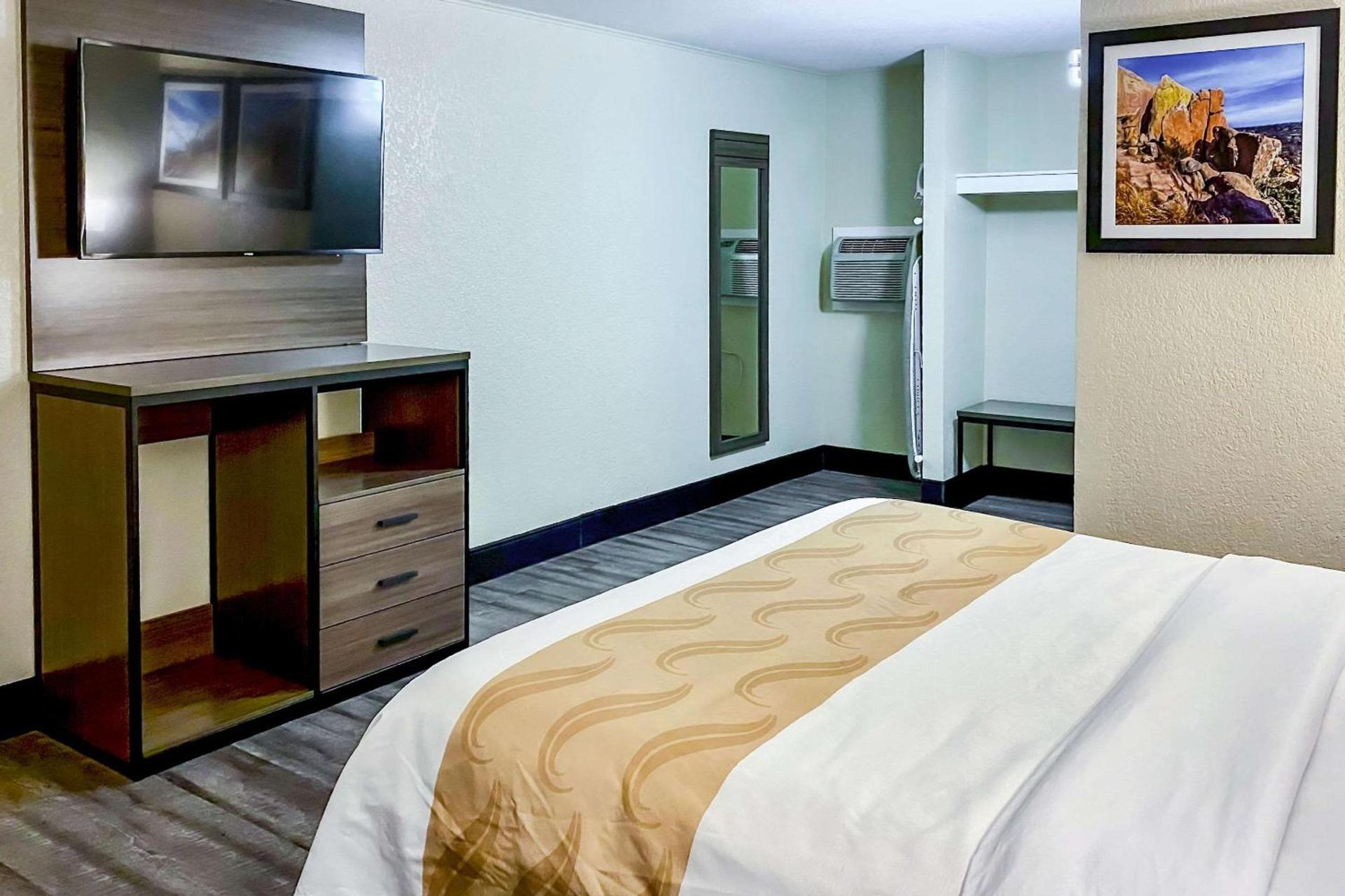 Quality Inn & Suites Airport photo 10
