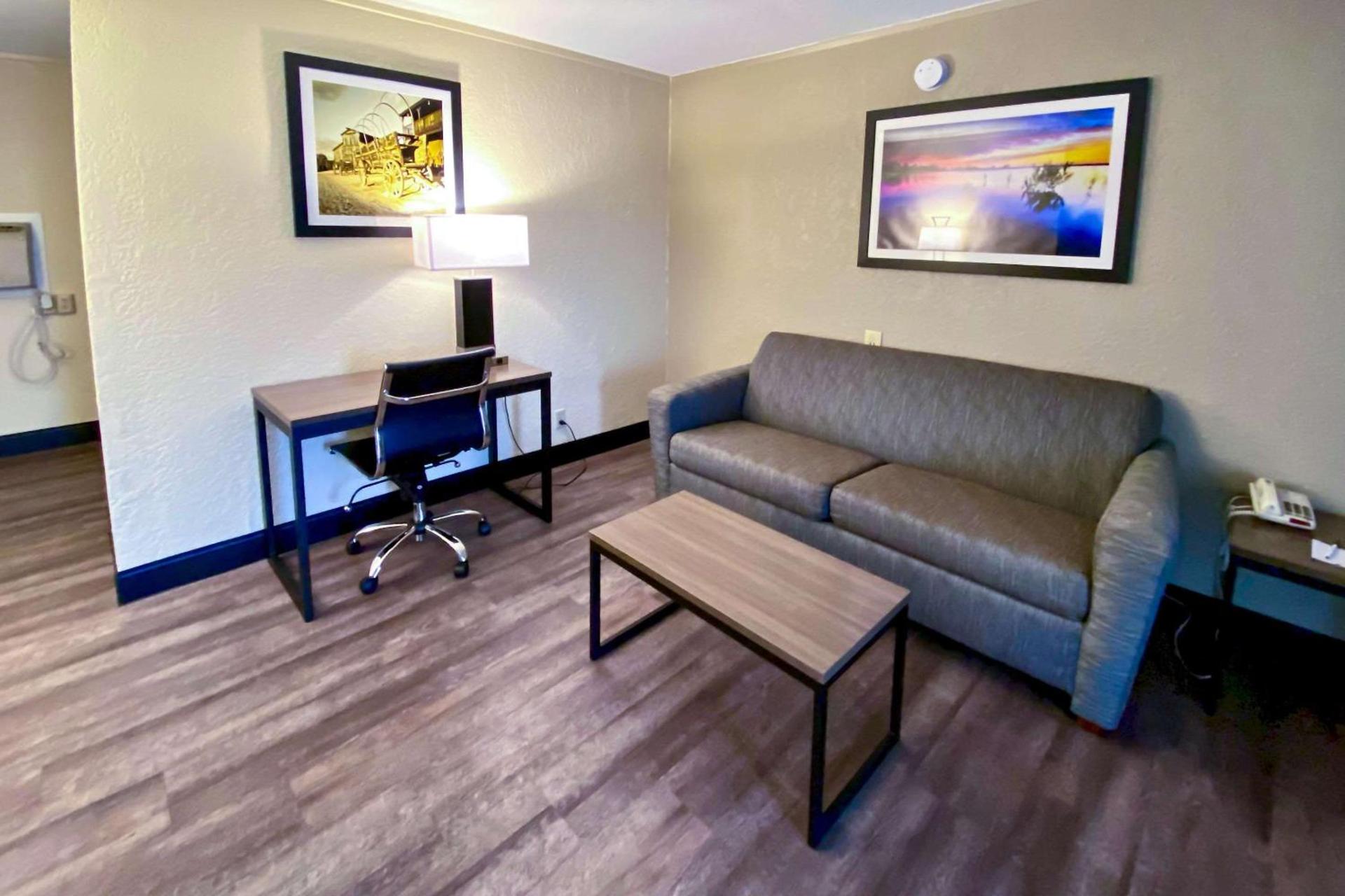 Quality Inn & Suites Airport photo 13