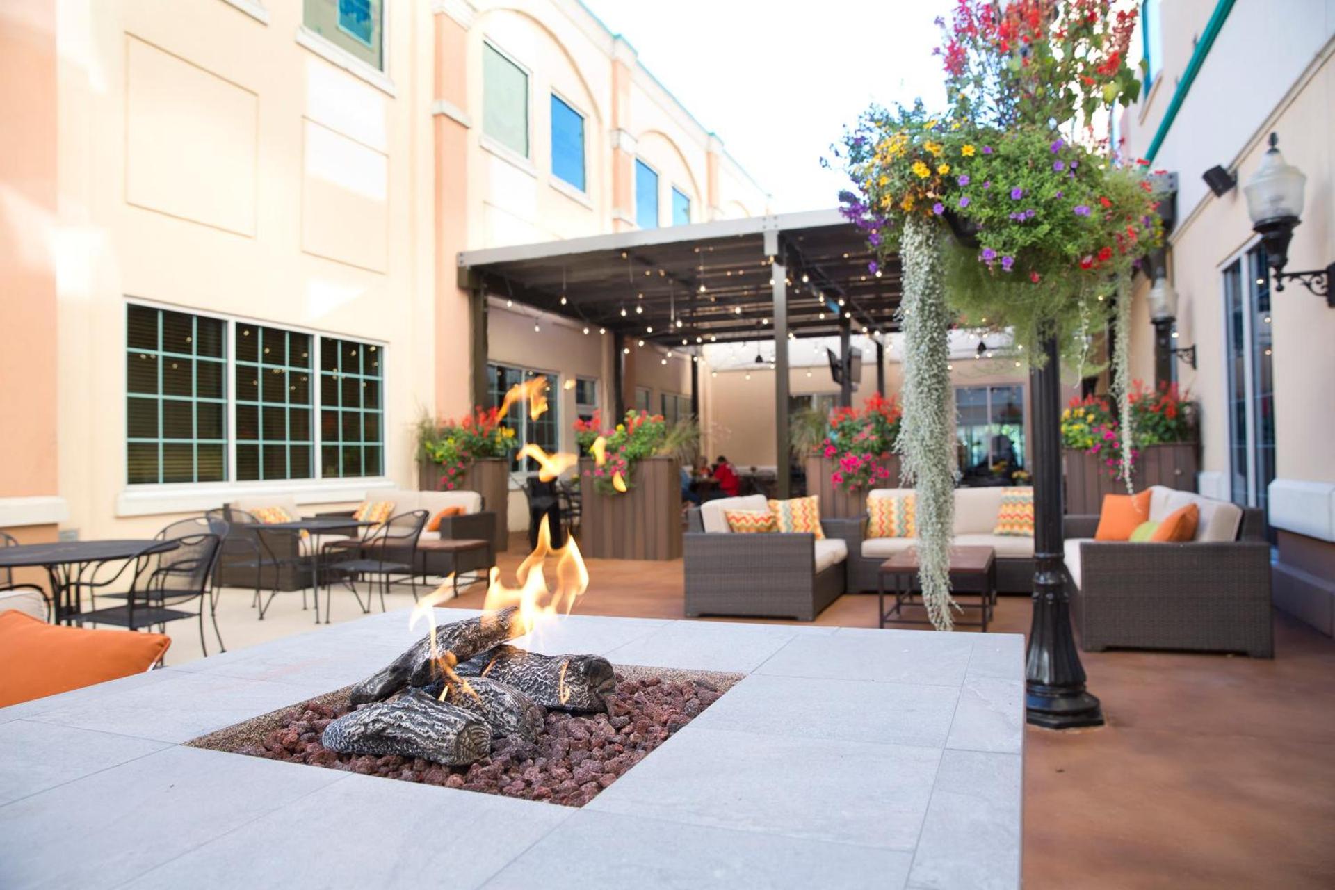 Isle of Capri Casino Hotel Boonville & Casino - A Caesars Rewards Destination photo 9