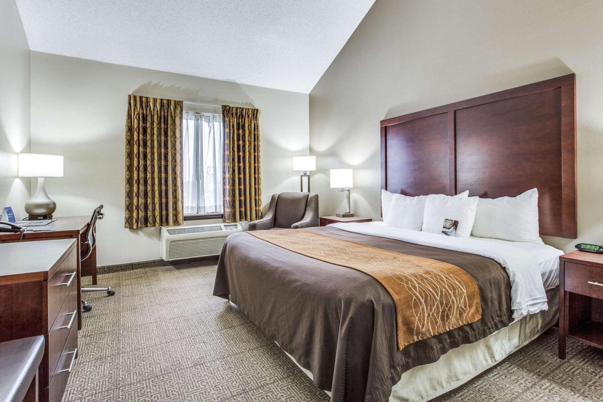 Comfort Inn & Suites Love Field-Dallas Market Center photo 8
