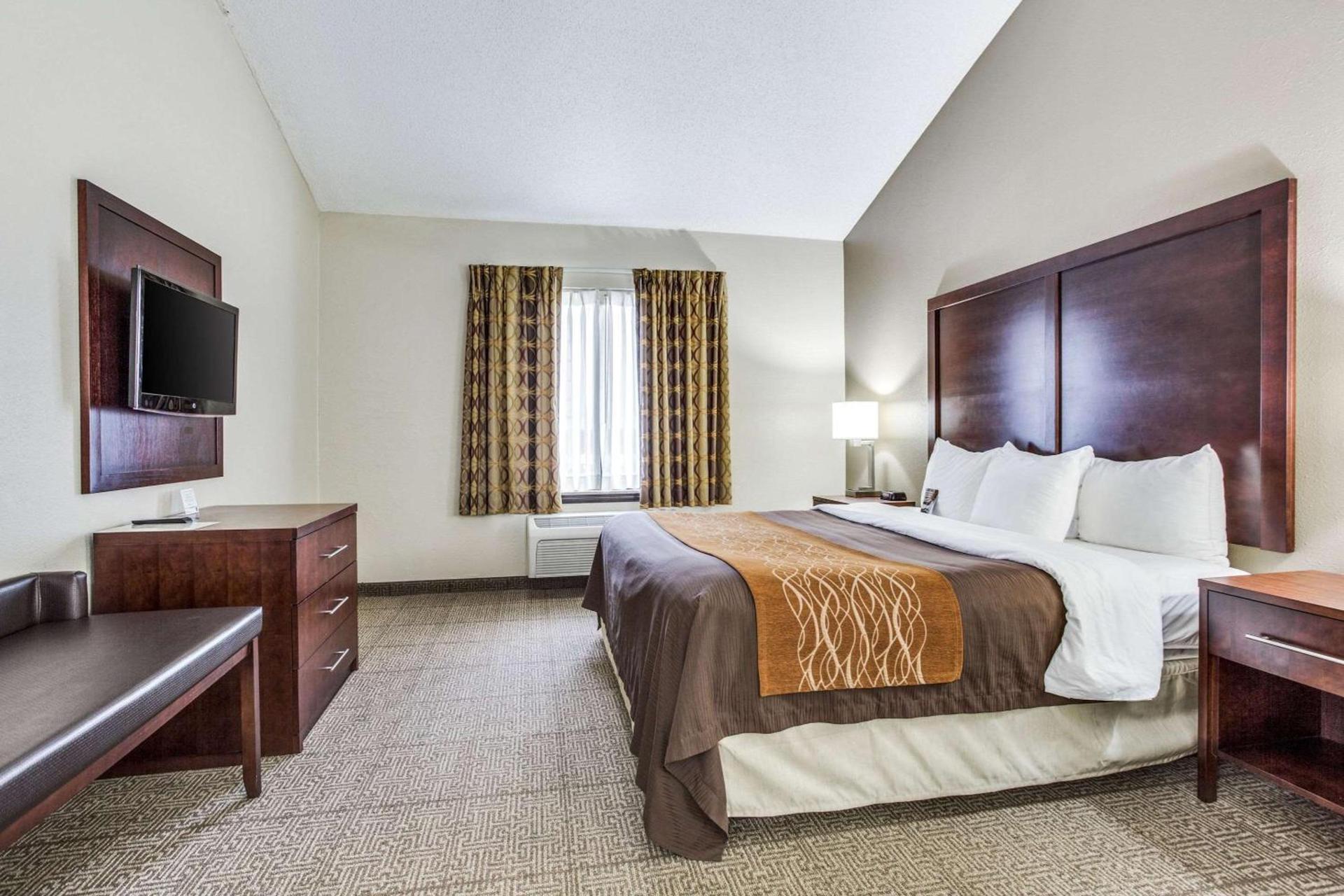 Comfort Inn & Suites Love Field-Dallas Market Center photo 14