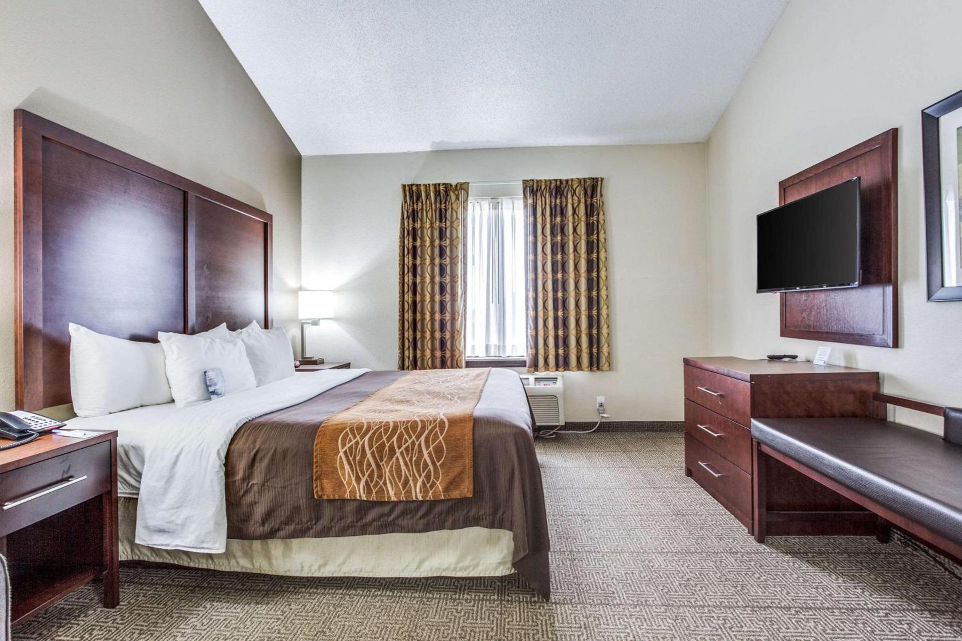 Comfort Inn & Suites Love Field-Dallas Market Center photo 17
