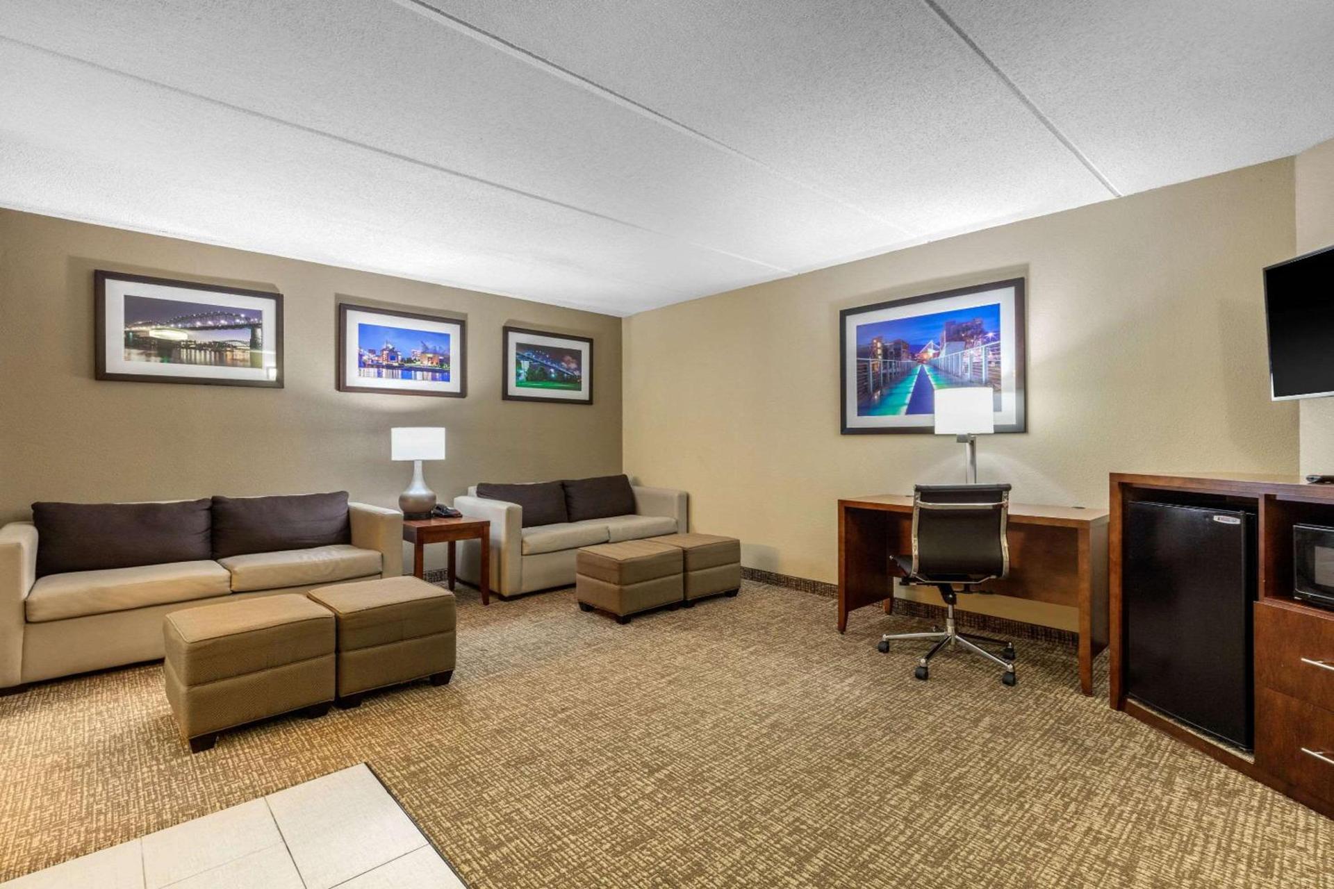 Comfort Inn & Suites Hamilton Place photo 4