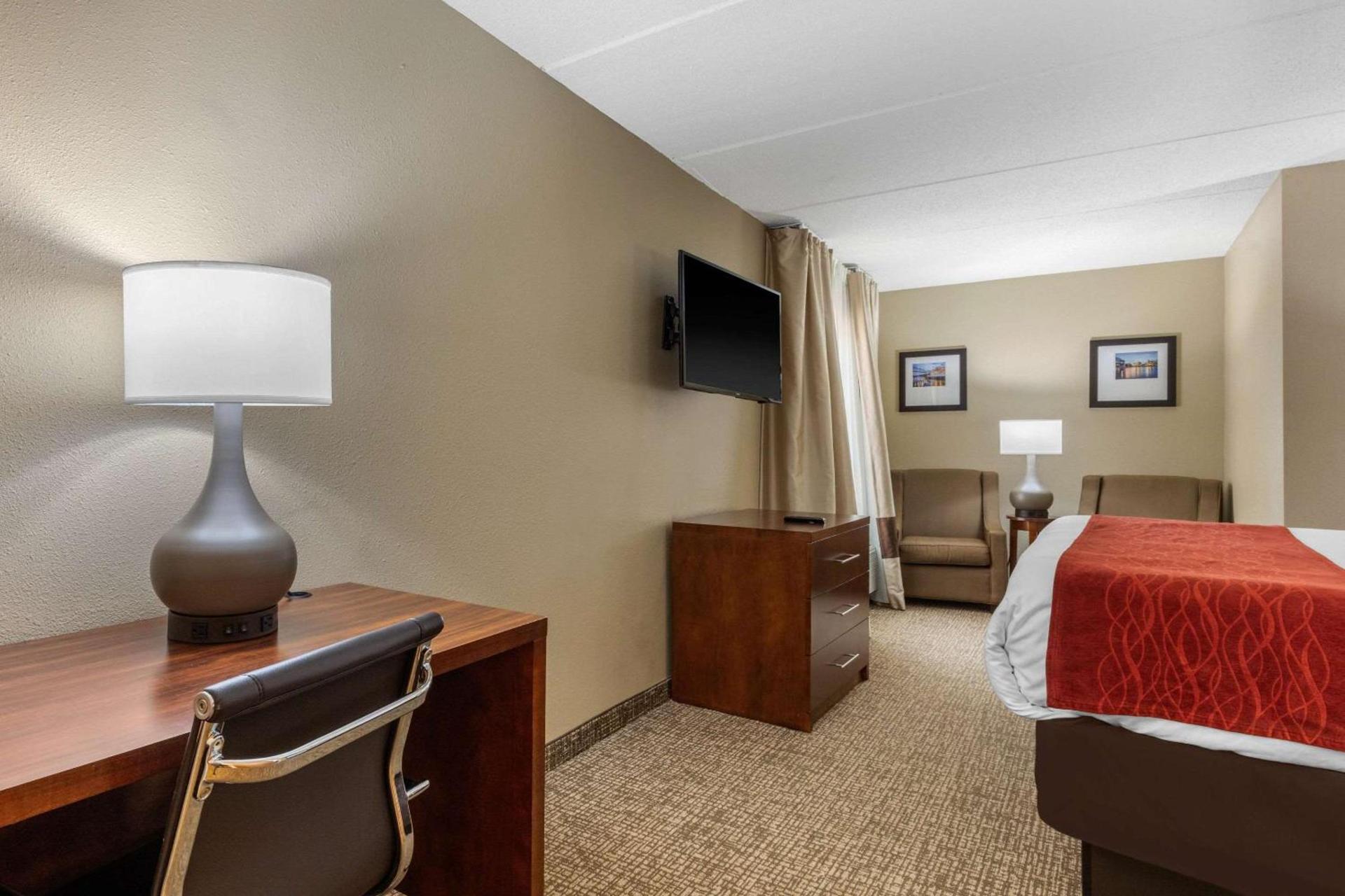 Comfort Inn & Suites Hamilton Place photo 23