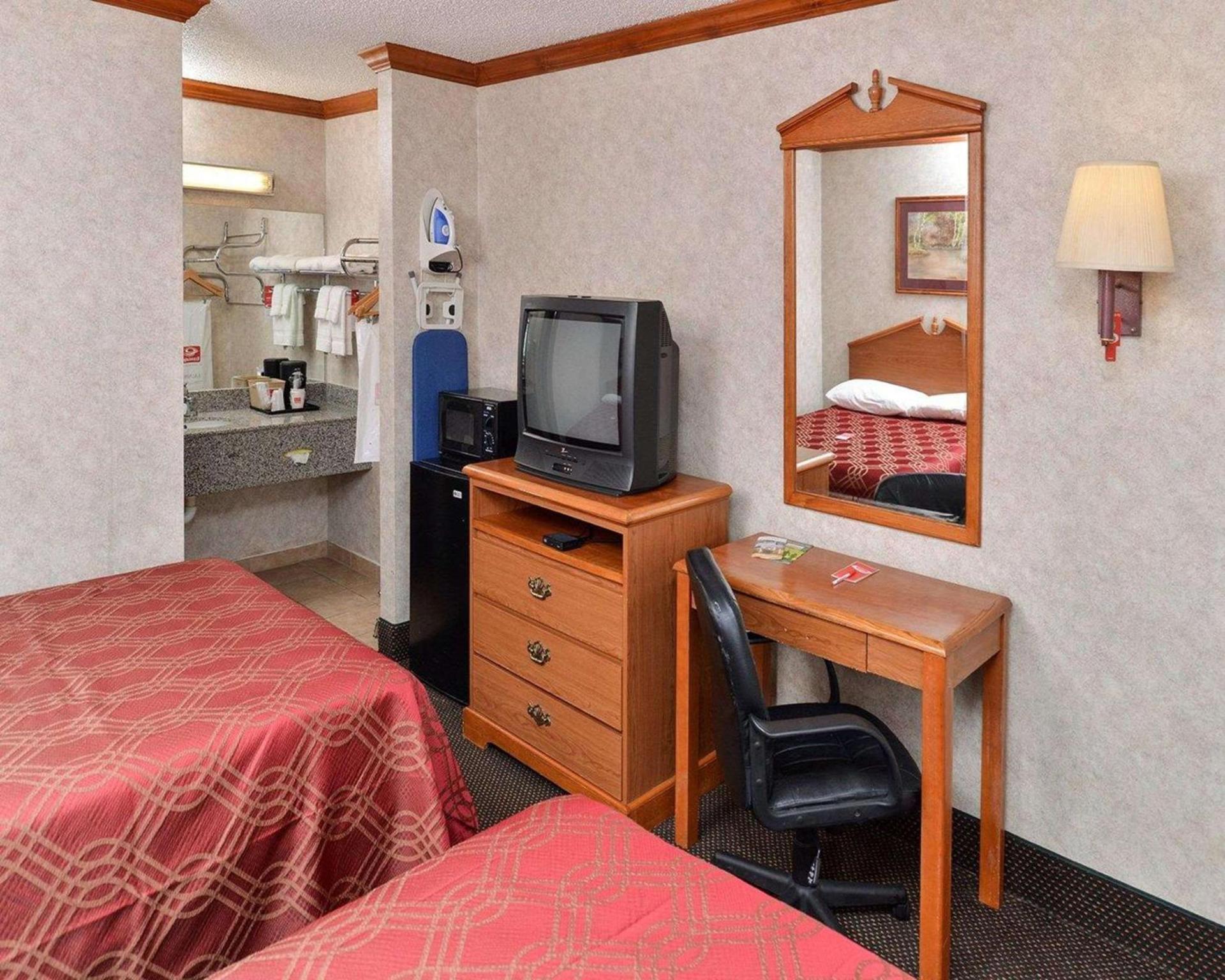 Econo Lodge photo 6
