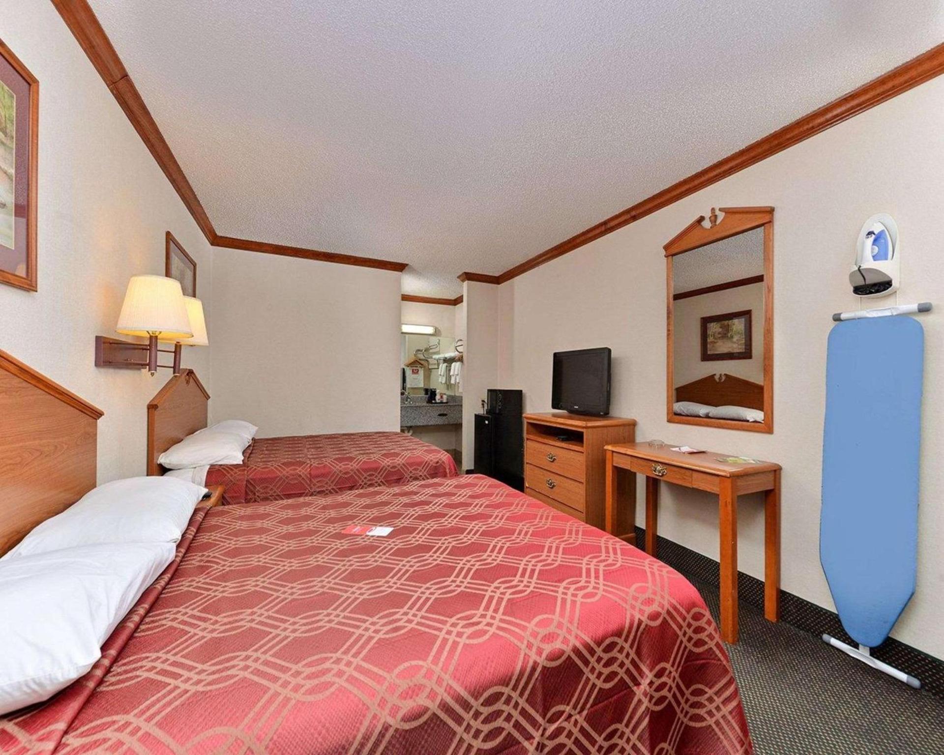 Econo Lodge photo 9