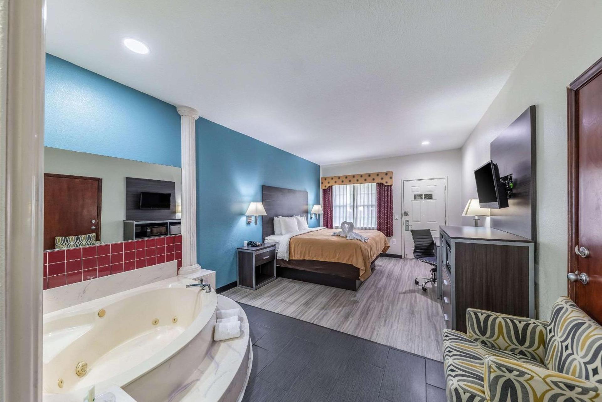 Quality Inn & Suites Canton photo 19