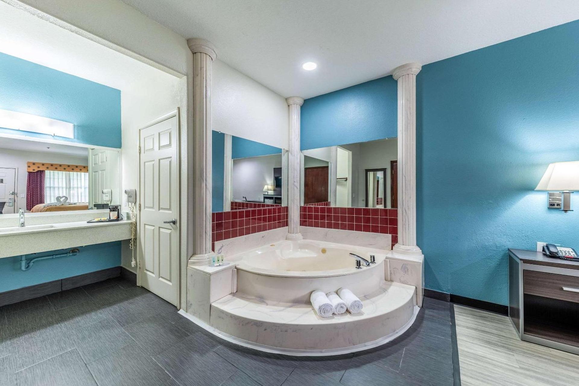 Quality Inn & Suites Canton photo 22