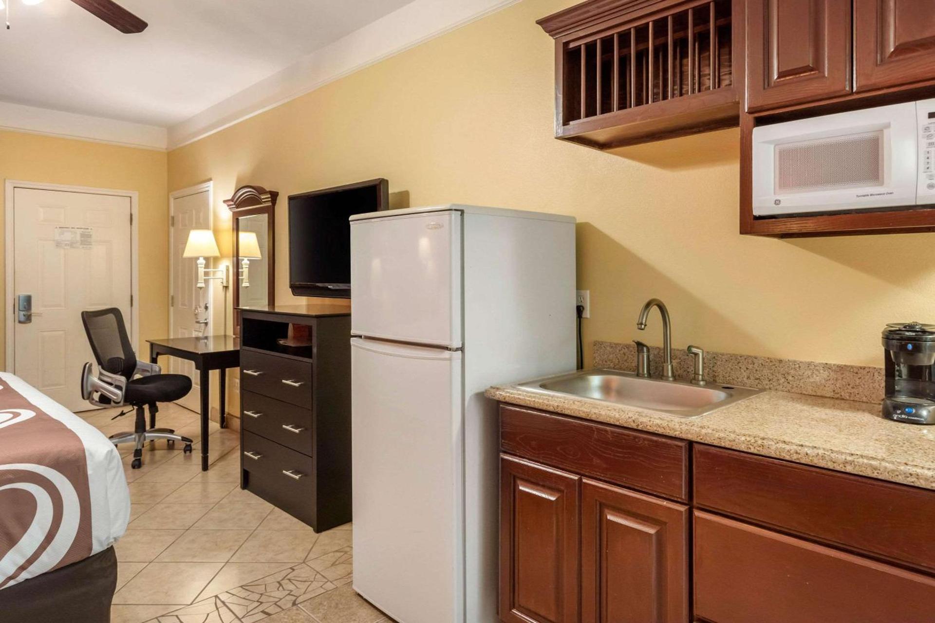 Quality Inn & Suites at The Outlets Mercedes-Weslaco photo 38