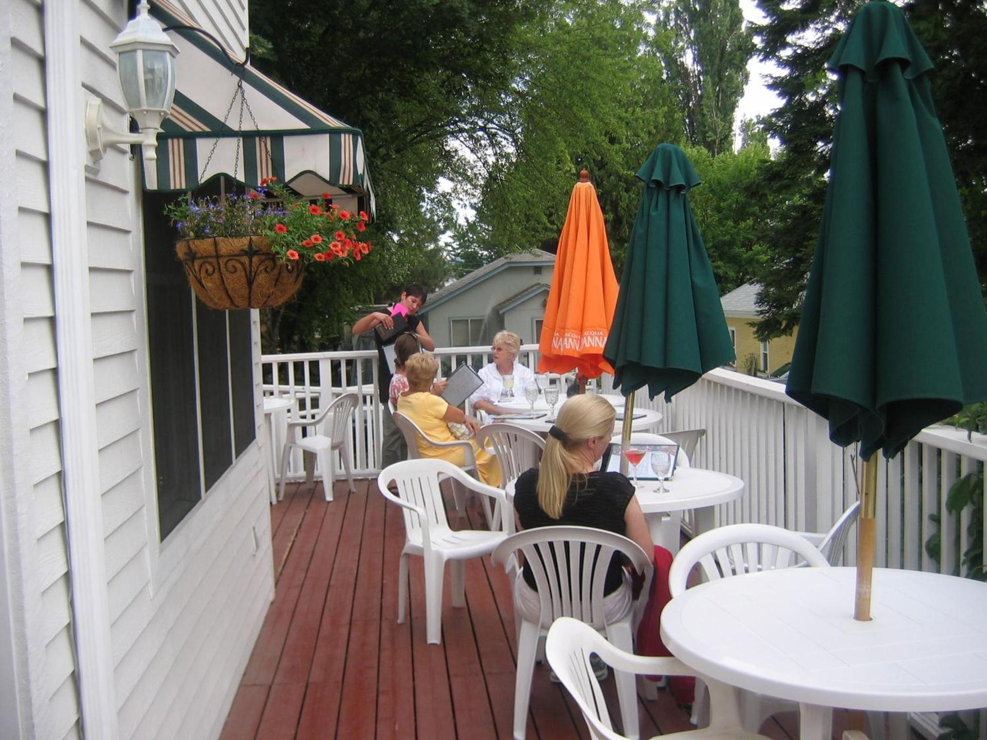 Greenbriar Inn photo 8
