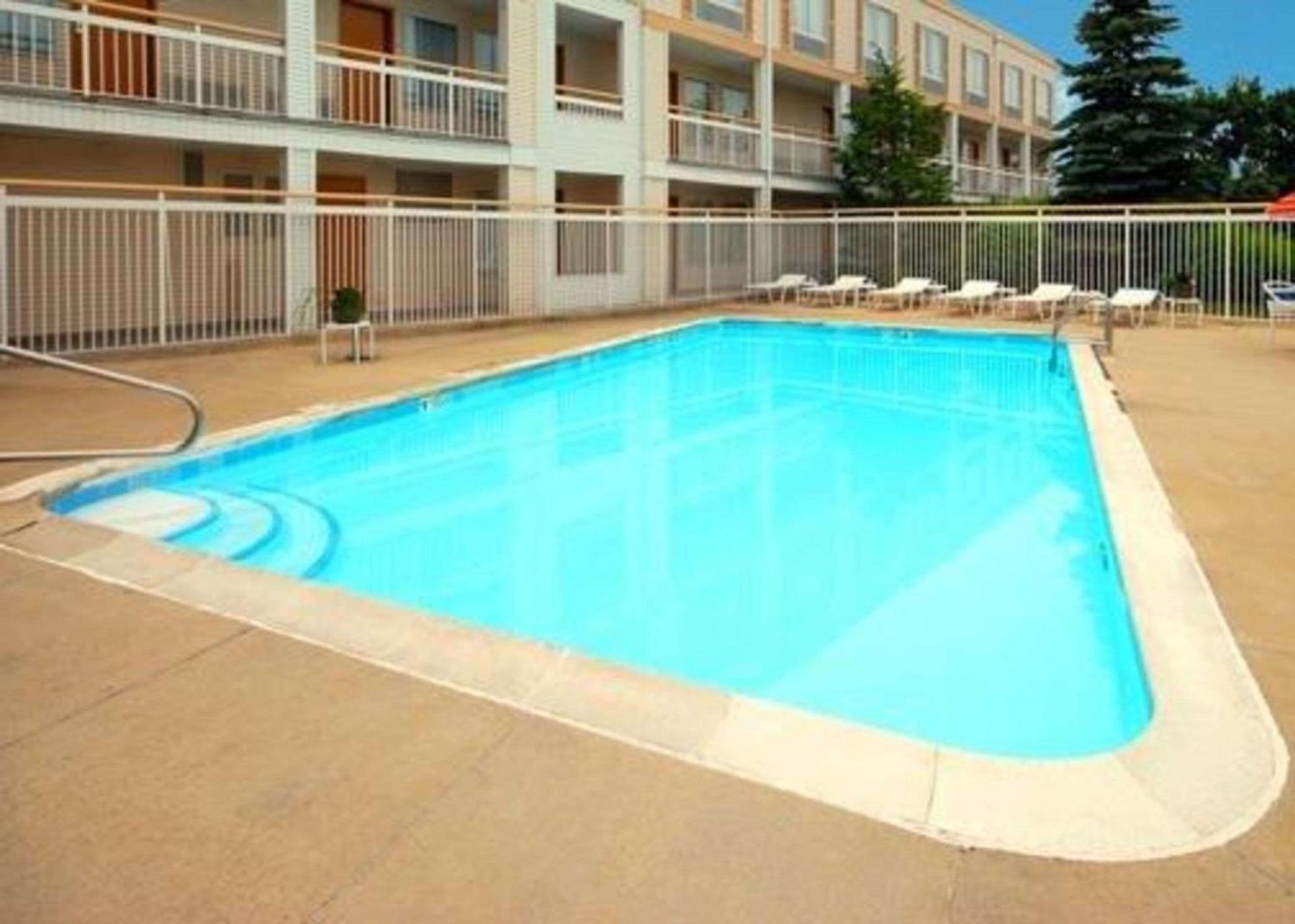 Quality Inn Holland - Toledo photo 13