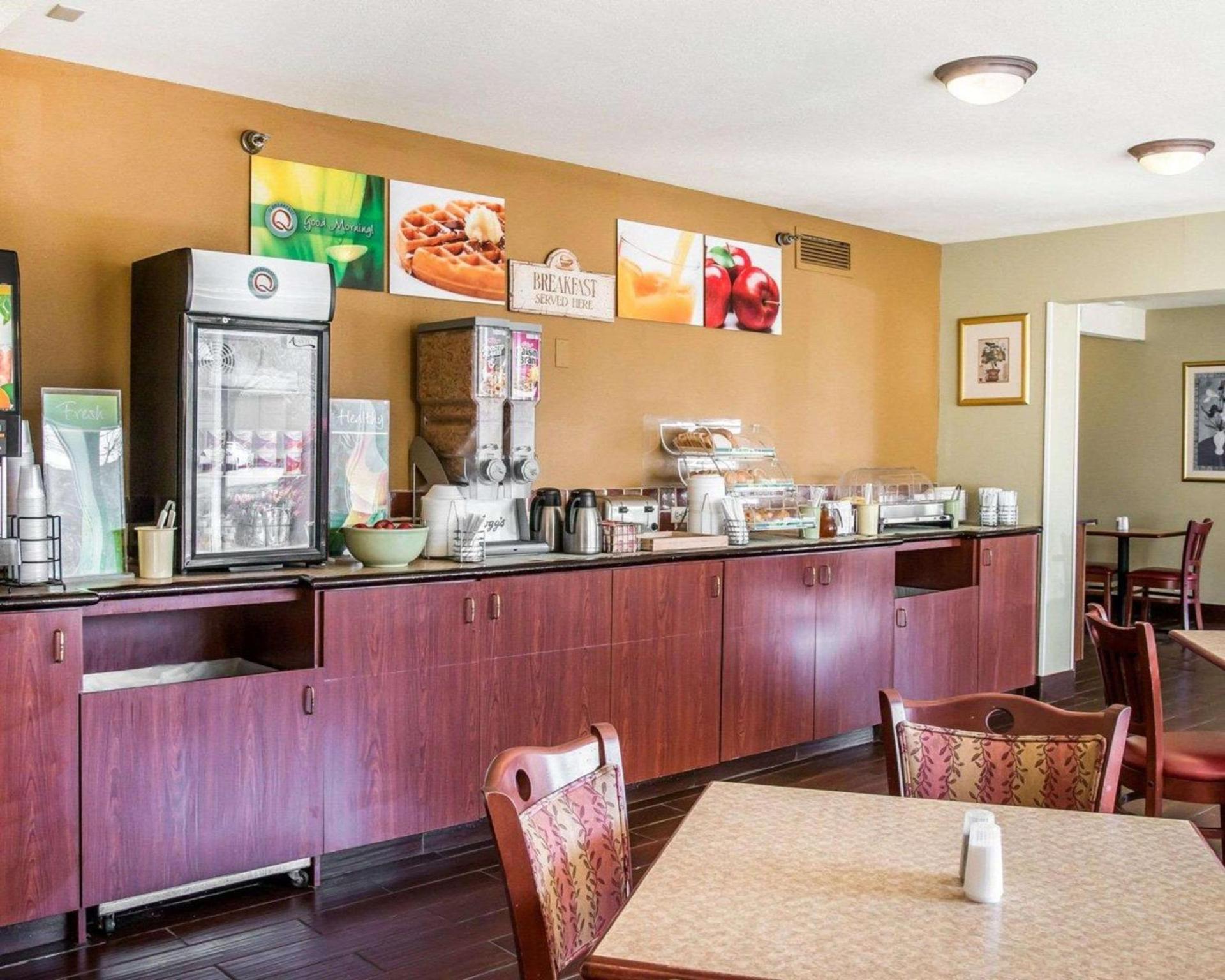 Quality Inn Holland - Toledo photo 19