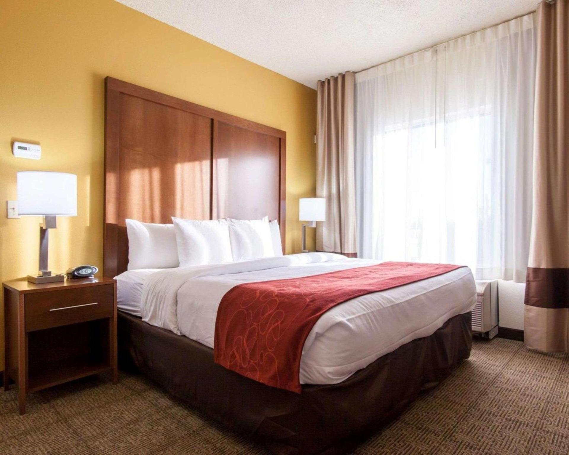 Comfort Suites Tulsa Central photo 21