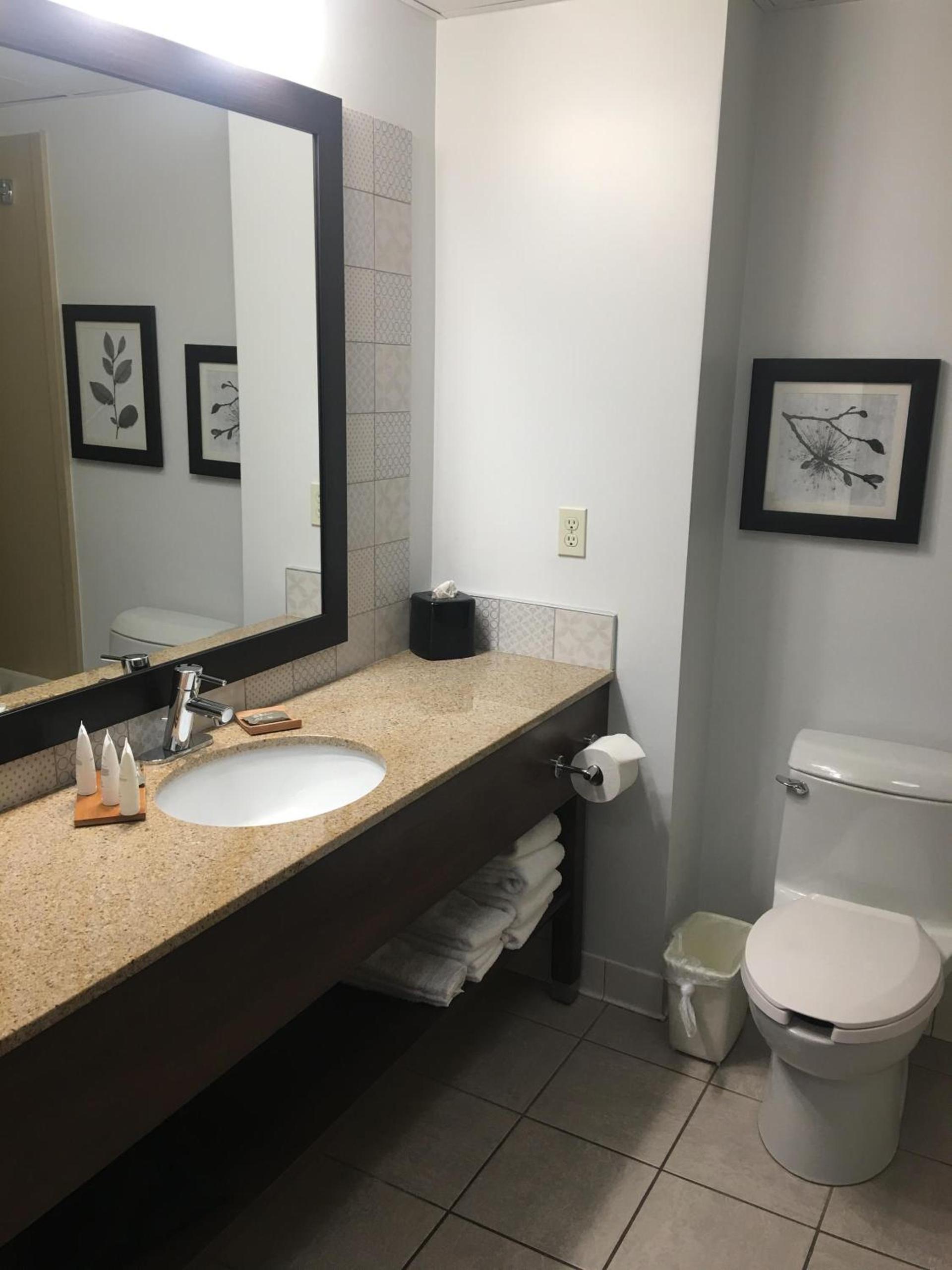 Country Inn & Suites by Radisson, Grand Rapids East, MI photo 37