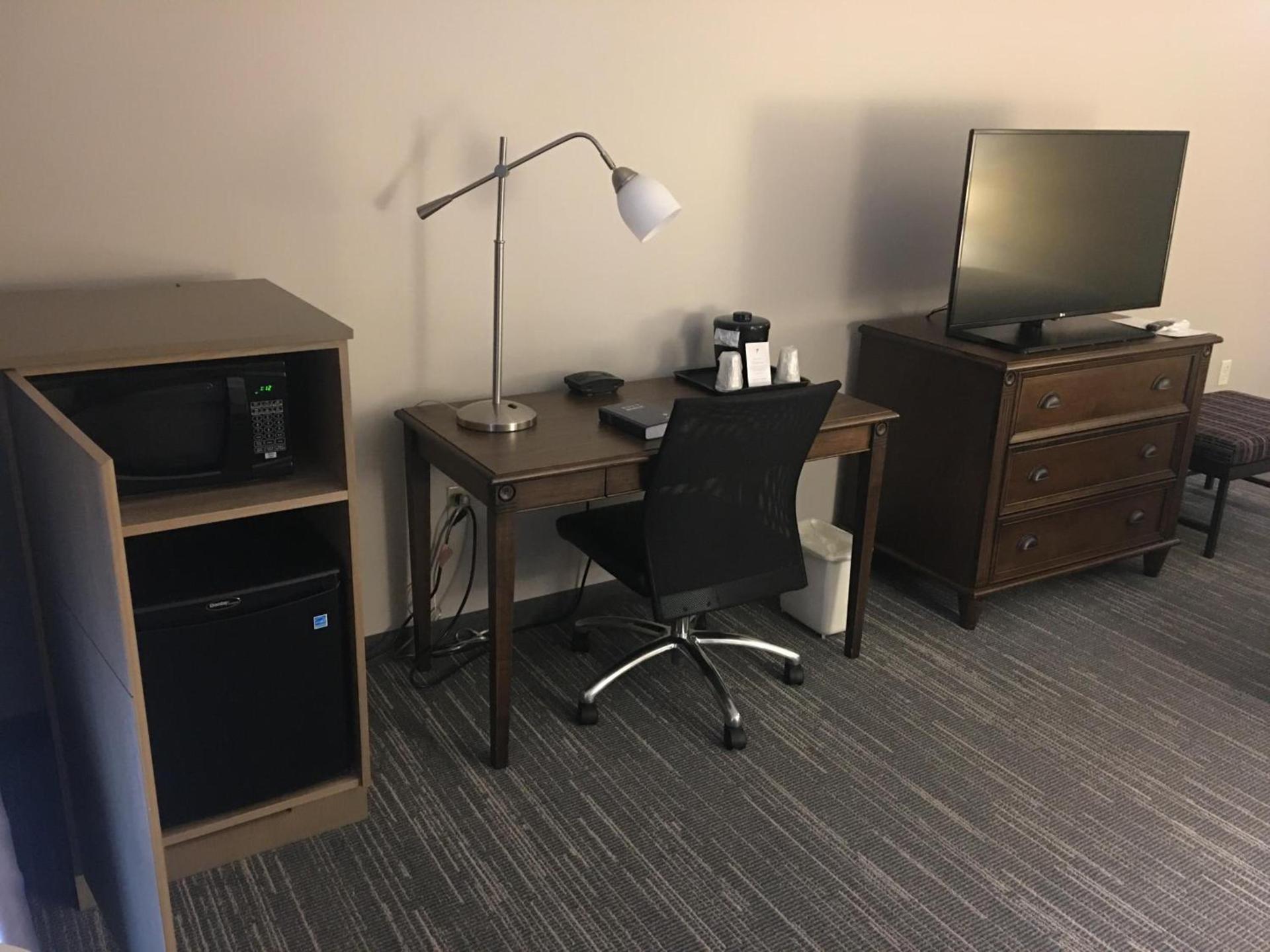 Country Inn & Suites by Radisson, Grand Rapids East, MI photo 48