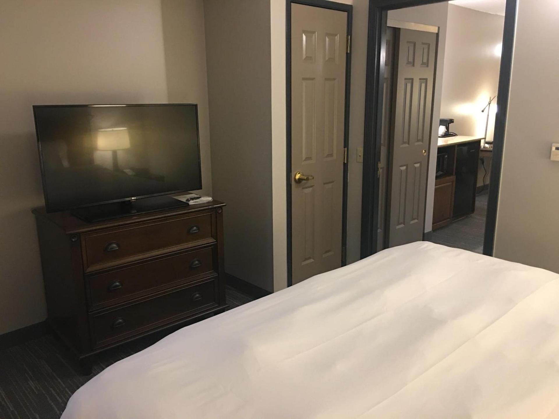 Country Inn & Suites by Radisson, Grand Rapids East, MI photo 46