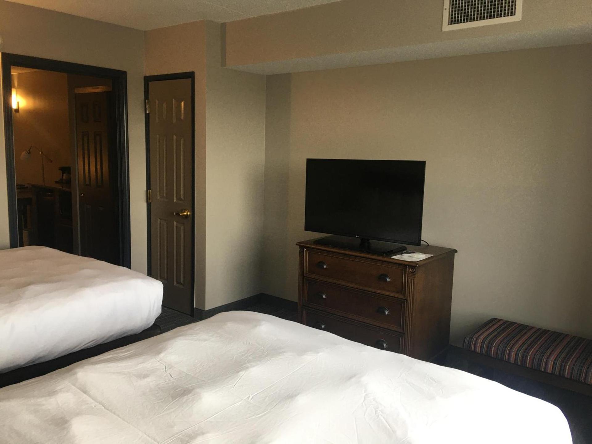 Country Inn & Suites by Radisson, Grand Rapids East, MI photo 32