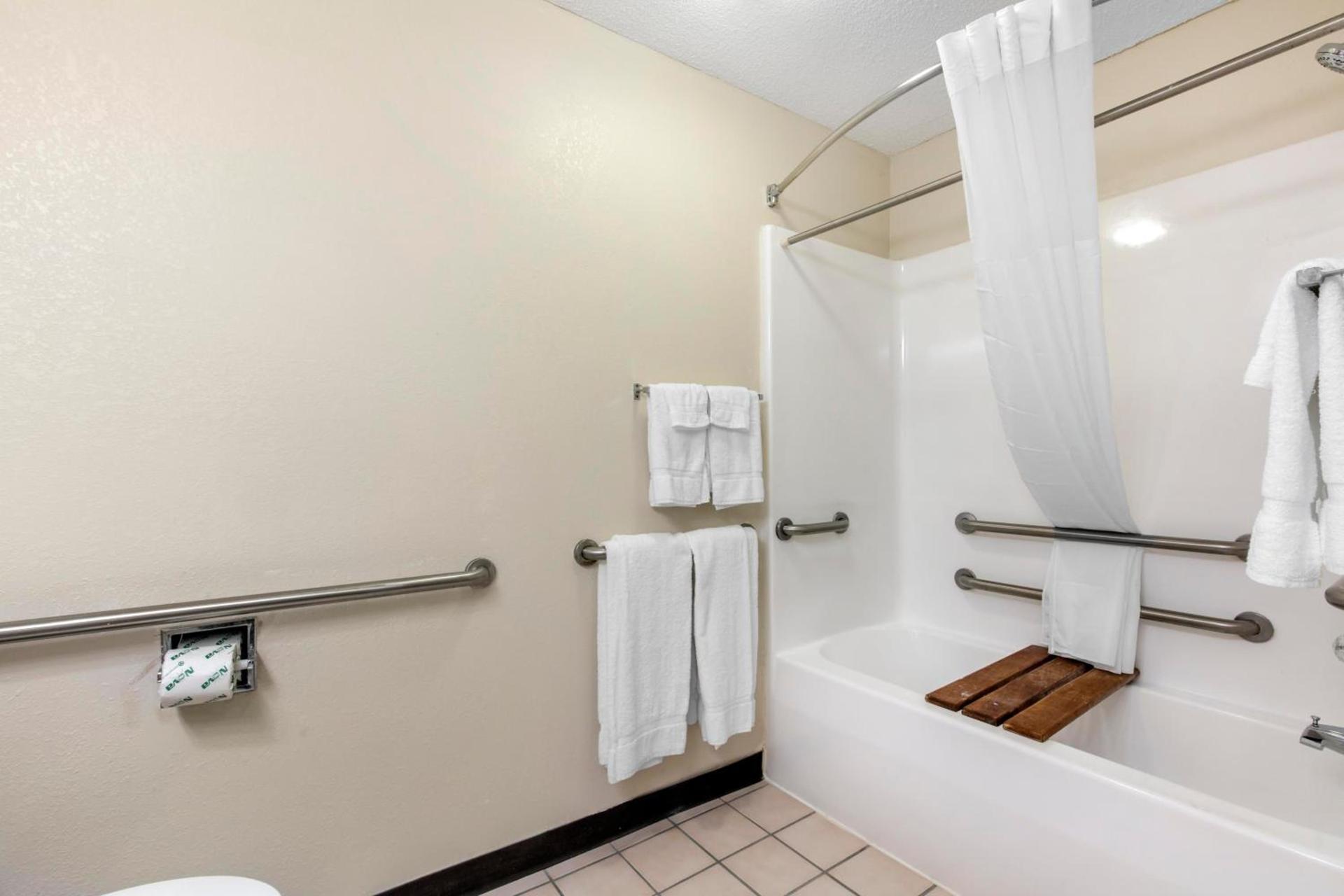 Quality Inn & Suites Metropolis I-24 photo 30