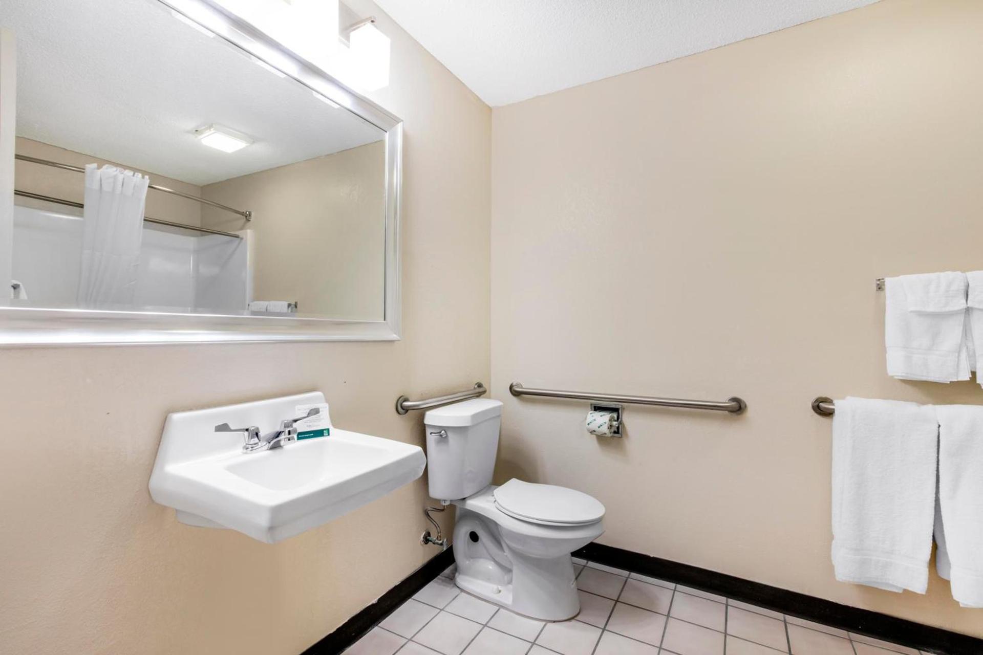 Quality Inn & Suites Metropolis I-24 photo 32