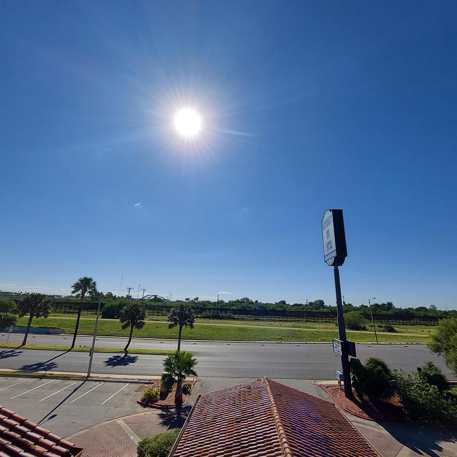 University Inn & Suites Brownsville photo 4
