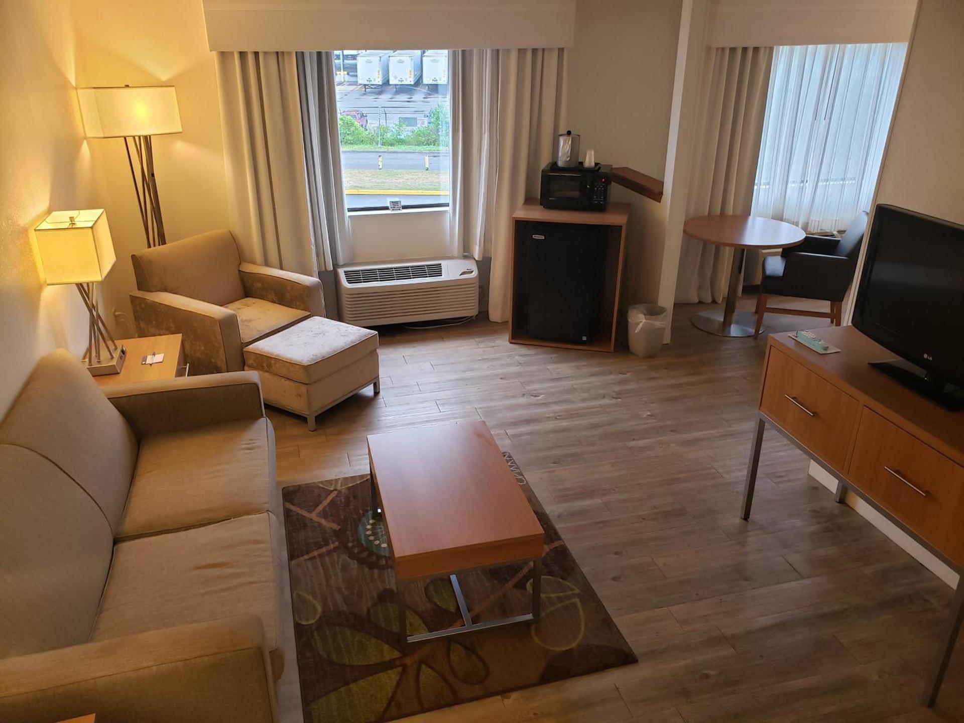 Holiday Inn Express Hotel Pittsburgh-North/Harmarville by IHG photo 31