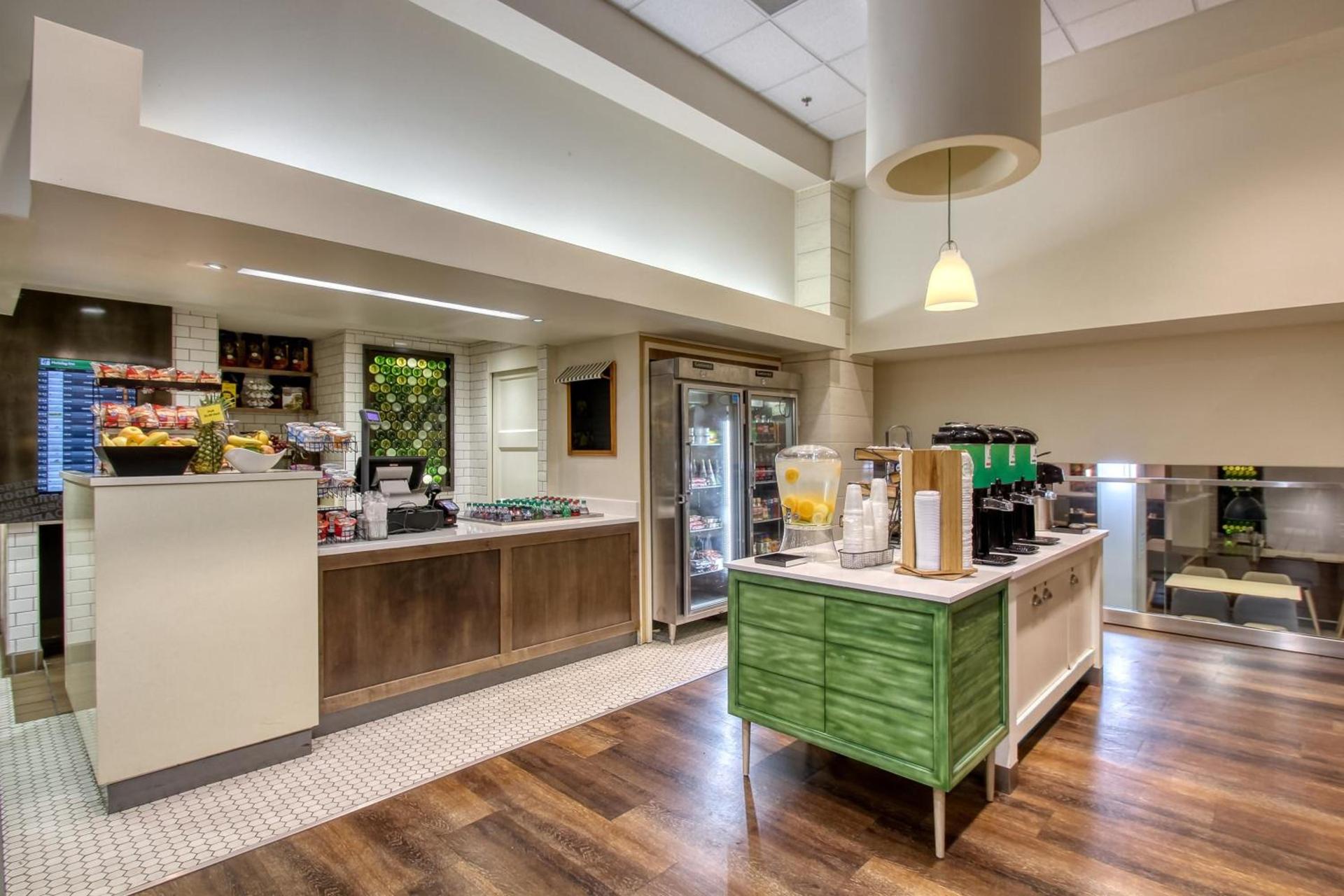 Holiday Inn & Suites Atlanta Airport North by IHG photo 3