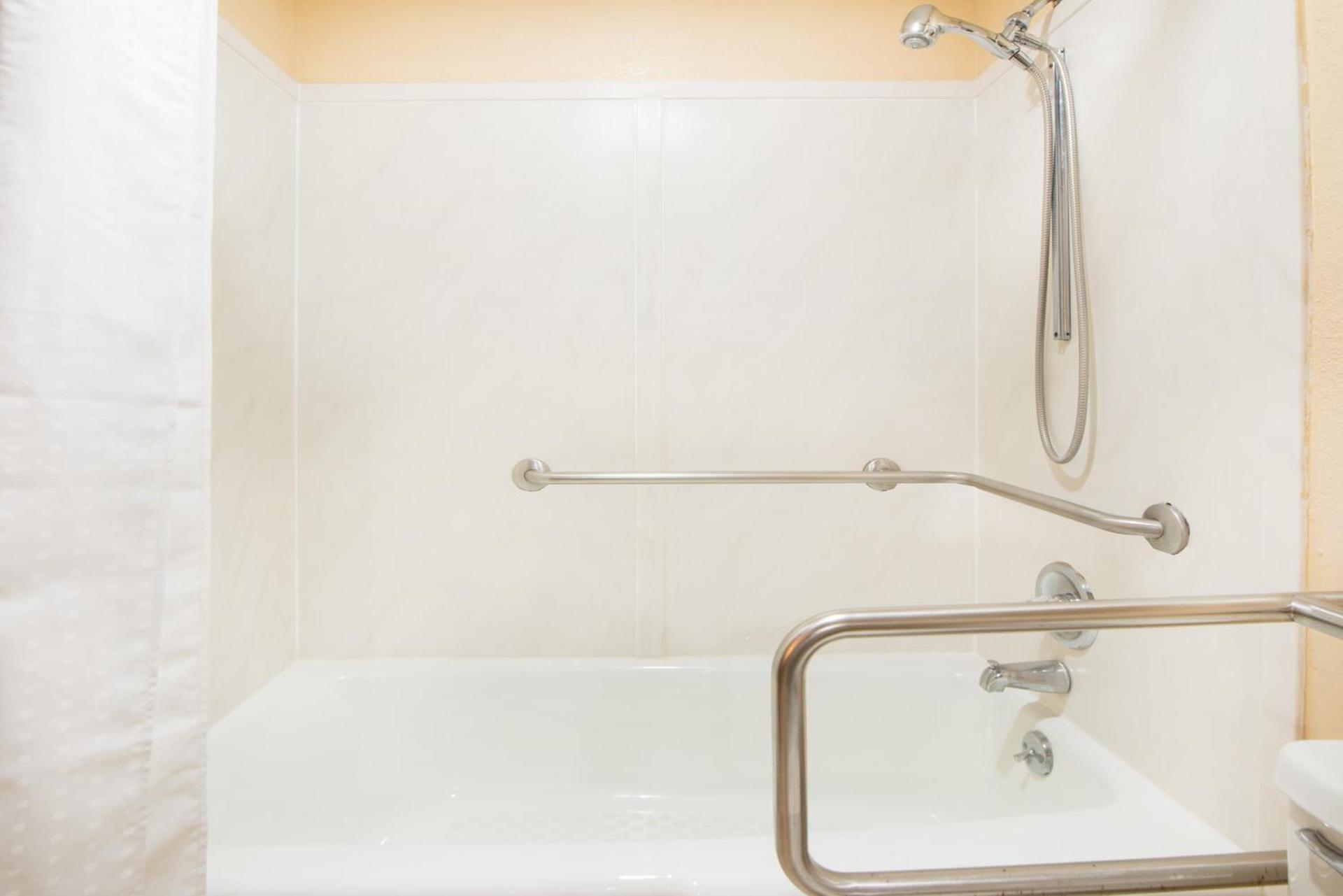 Travelodge by Wyndham Enid photo 23