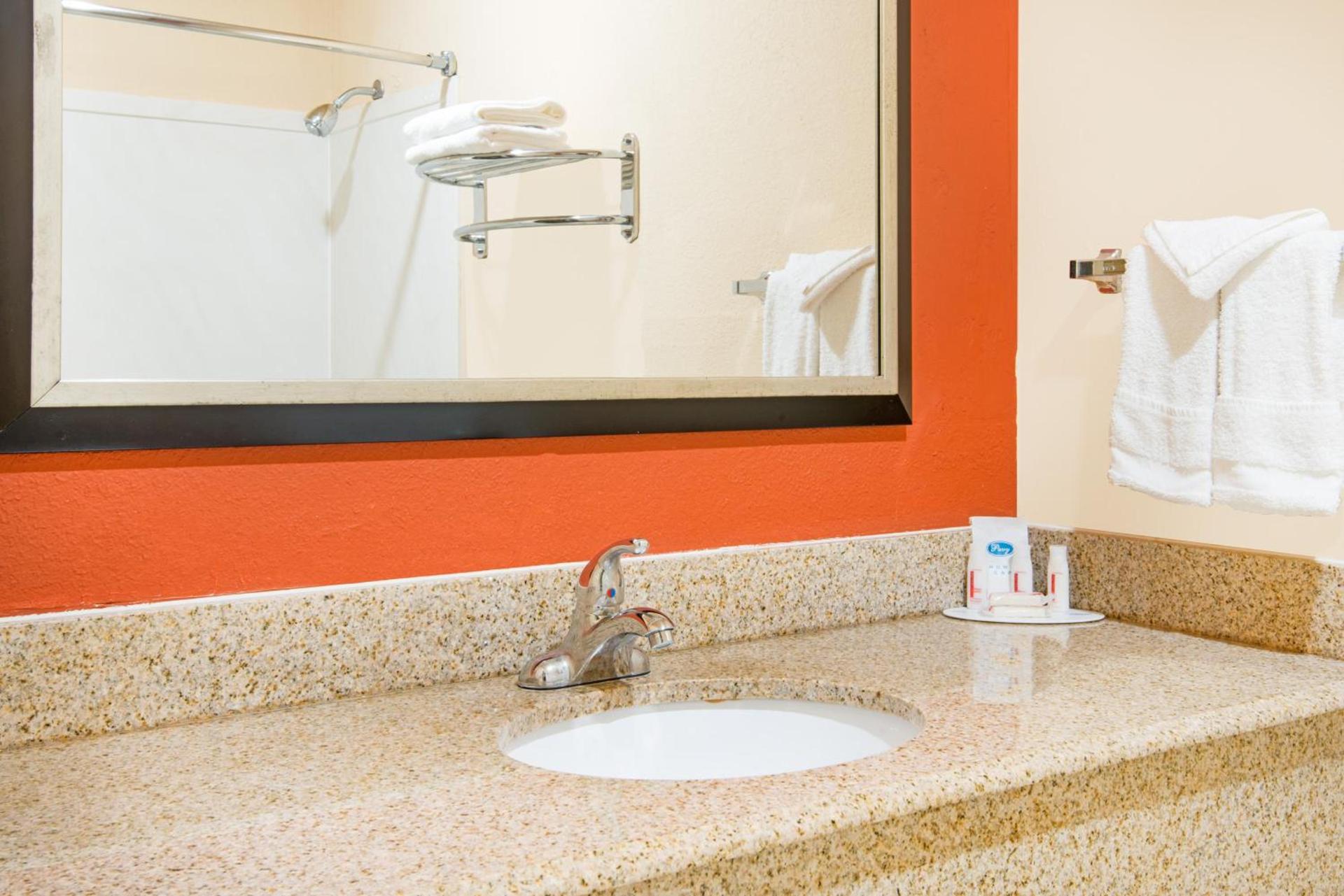 Travelodge by Wyndham Enid photo 19