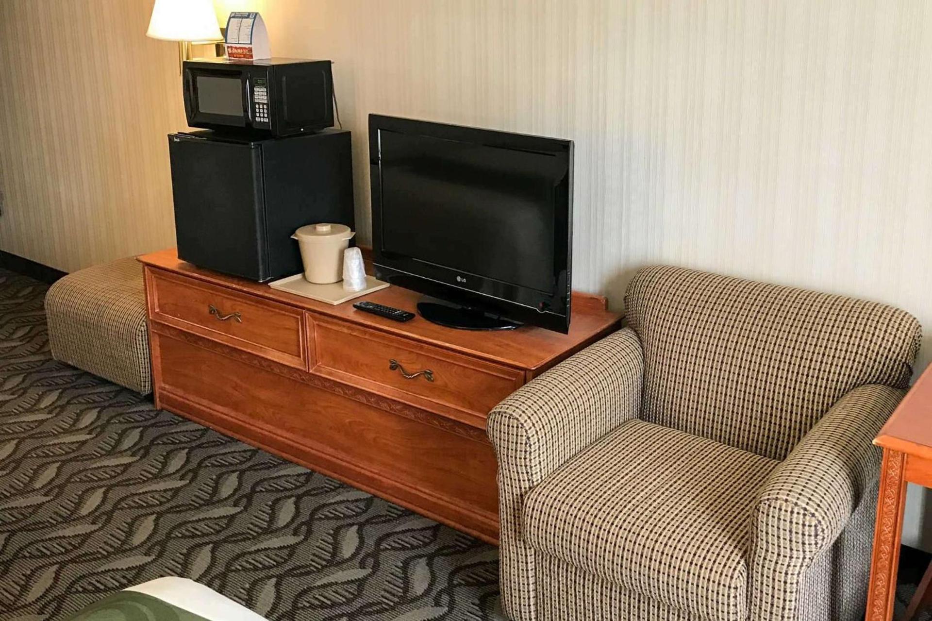 Quality Inn Holland - Toledo photo 21