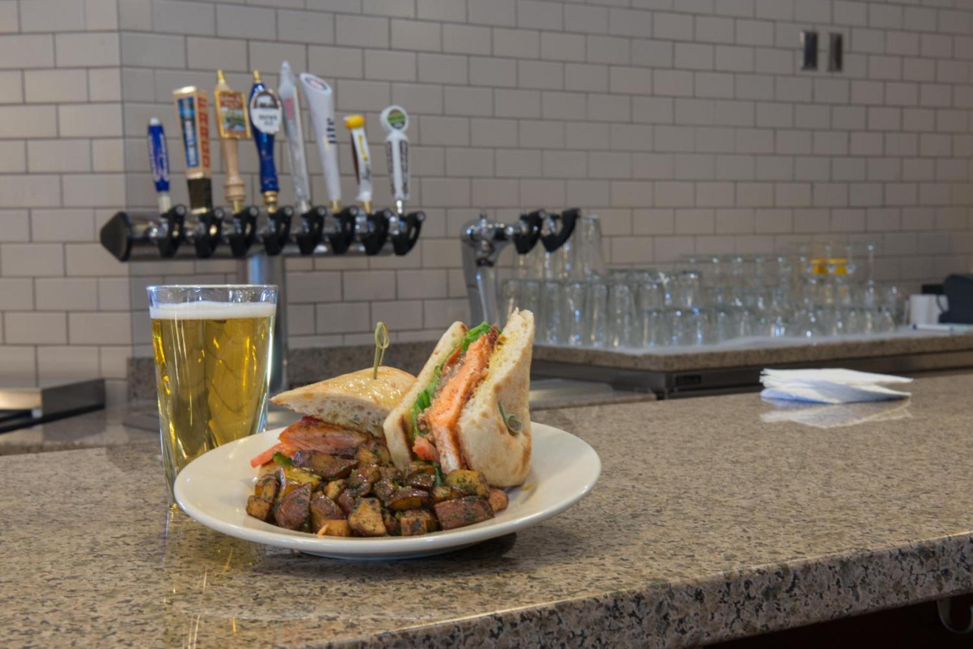 Holiday Inn Bismarck by IHG photo 3