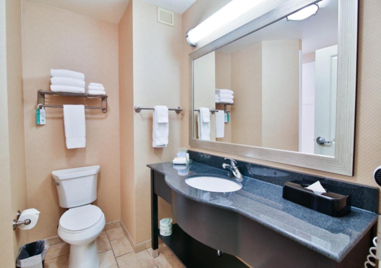 Holiday Inn Bismarck by IHG photo 30