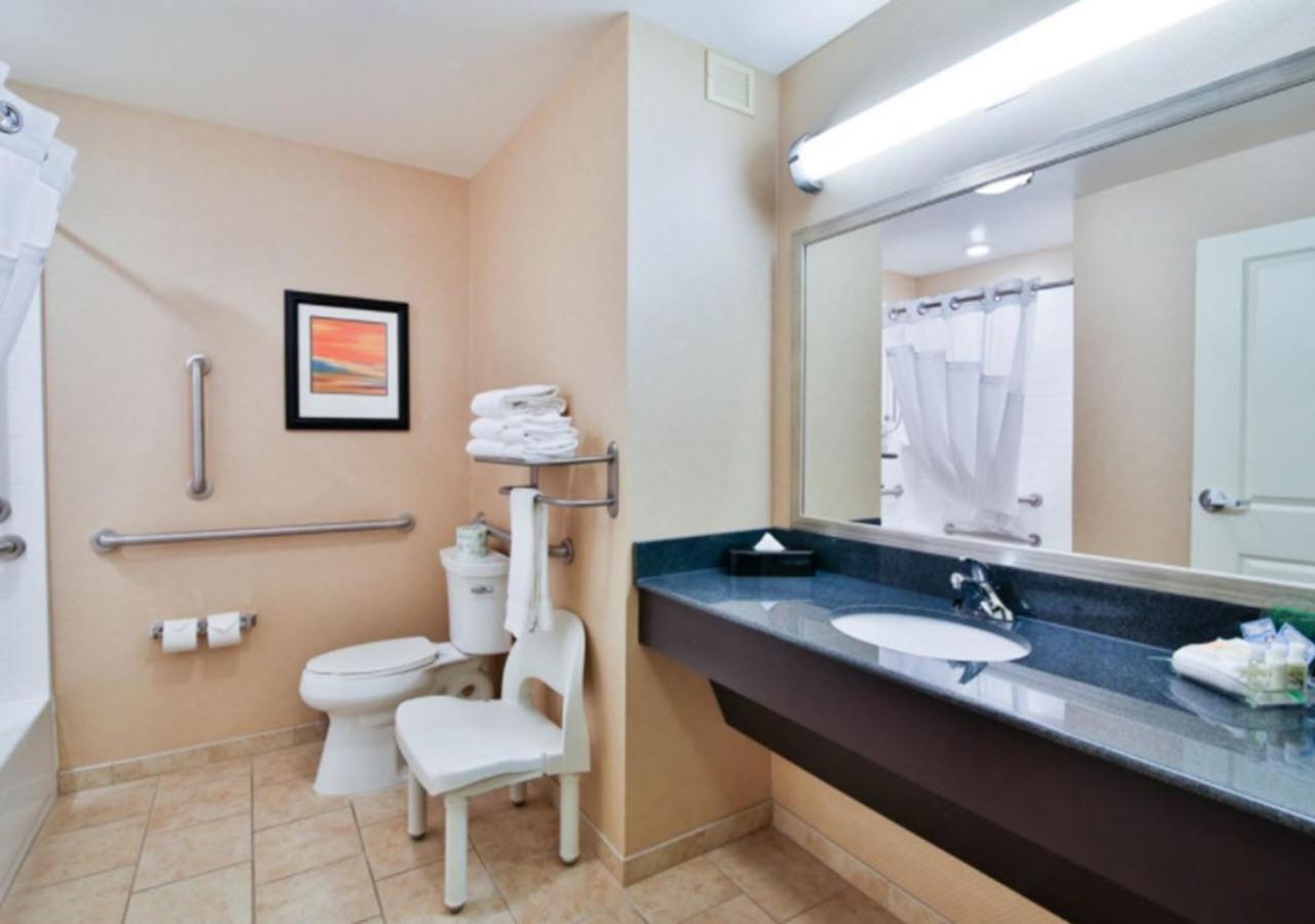 Holiday Inn Bismarck by IHG photo 27
