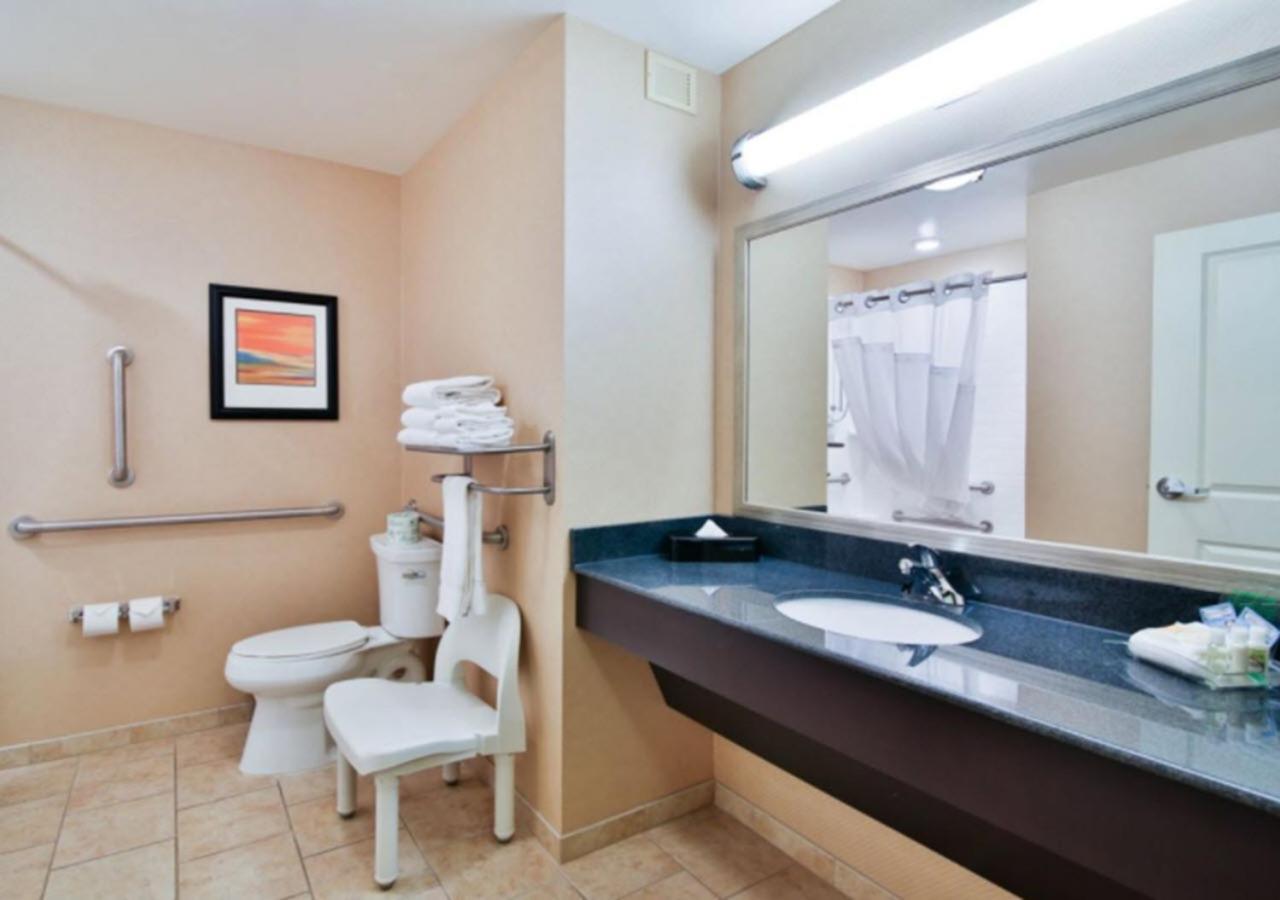 Holiday Inn Bismarck by IHG photo 32