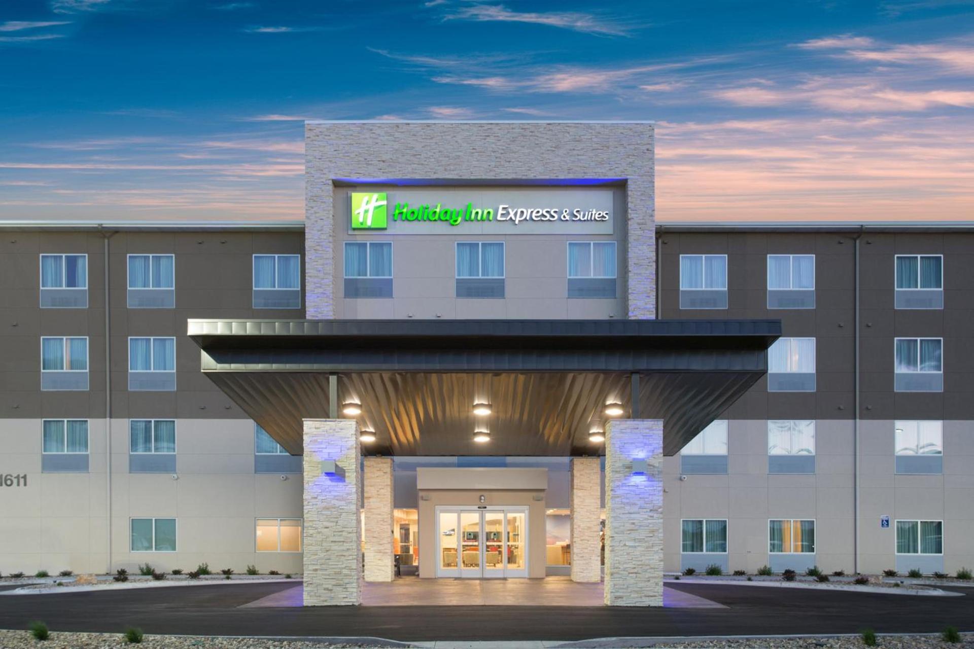Holiday Inn Express & Suites - Rapid City - Rushmore South by IHG photo 1