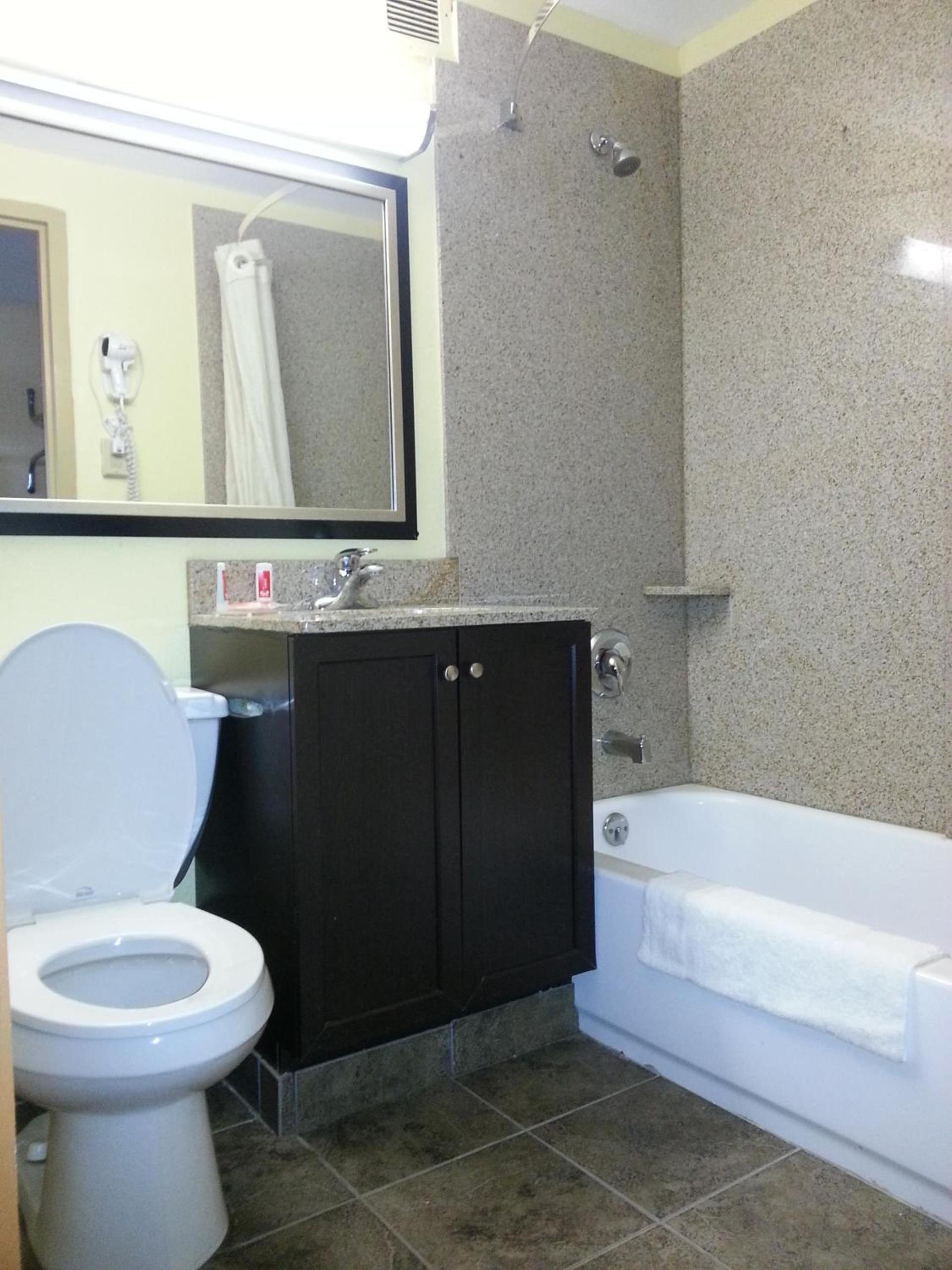 Quality Inn Near Pimlico Racetrack photo 27