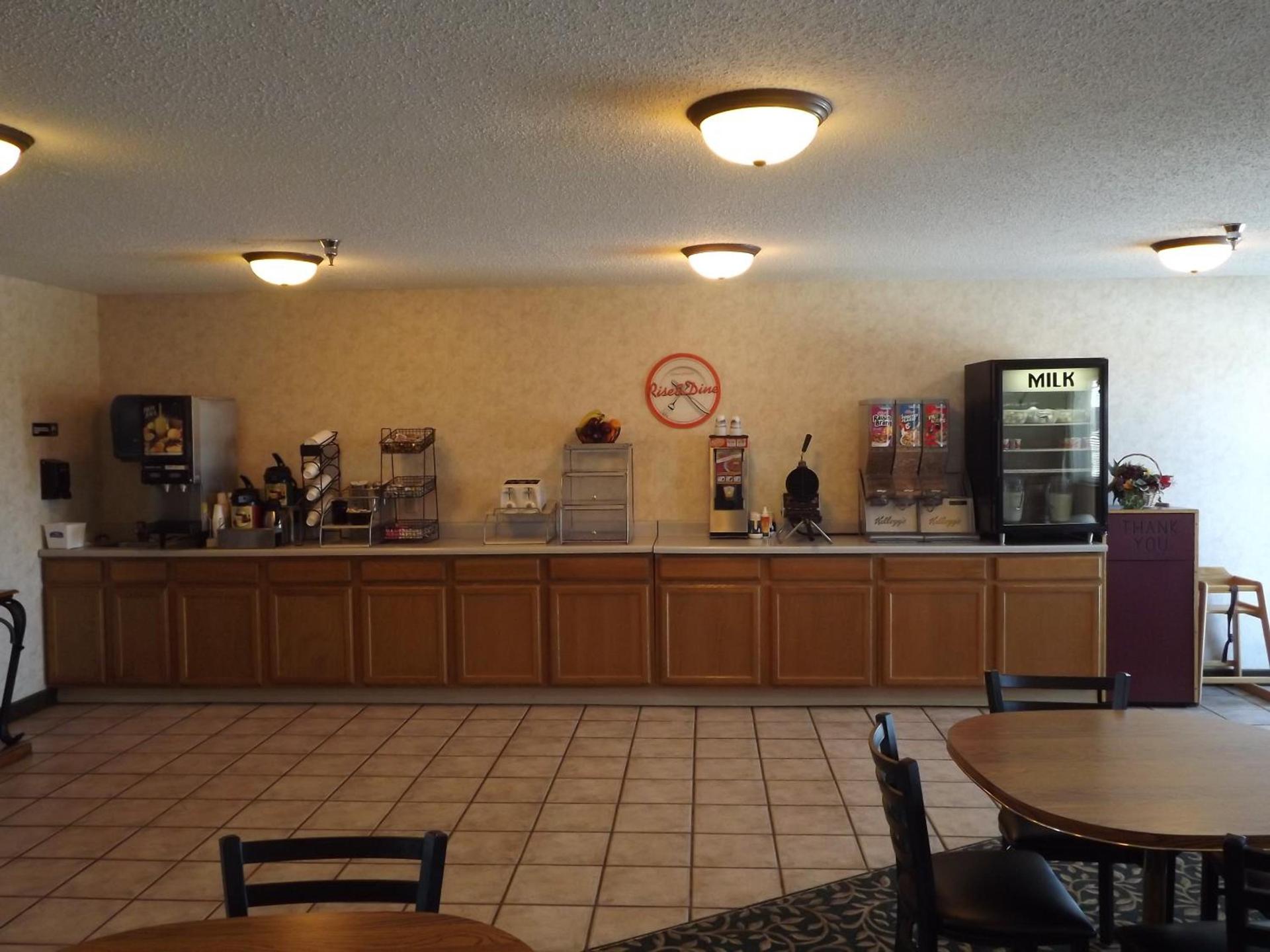 Howard Johnson by Wyndham Oacoma Hotel & Suites photo 25