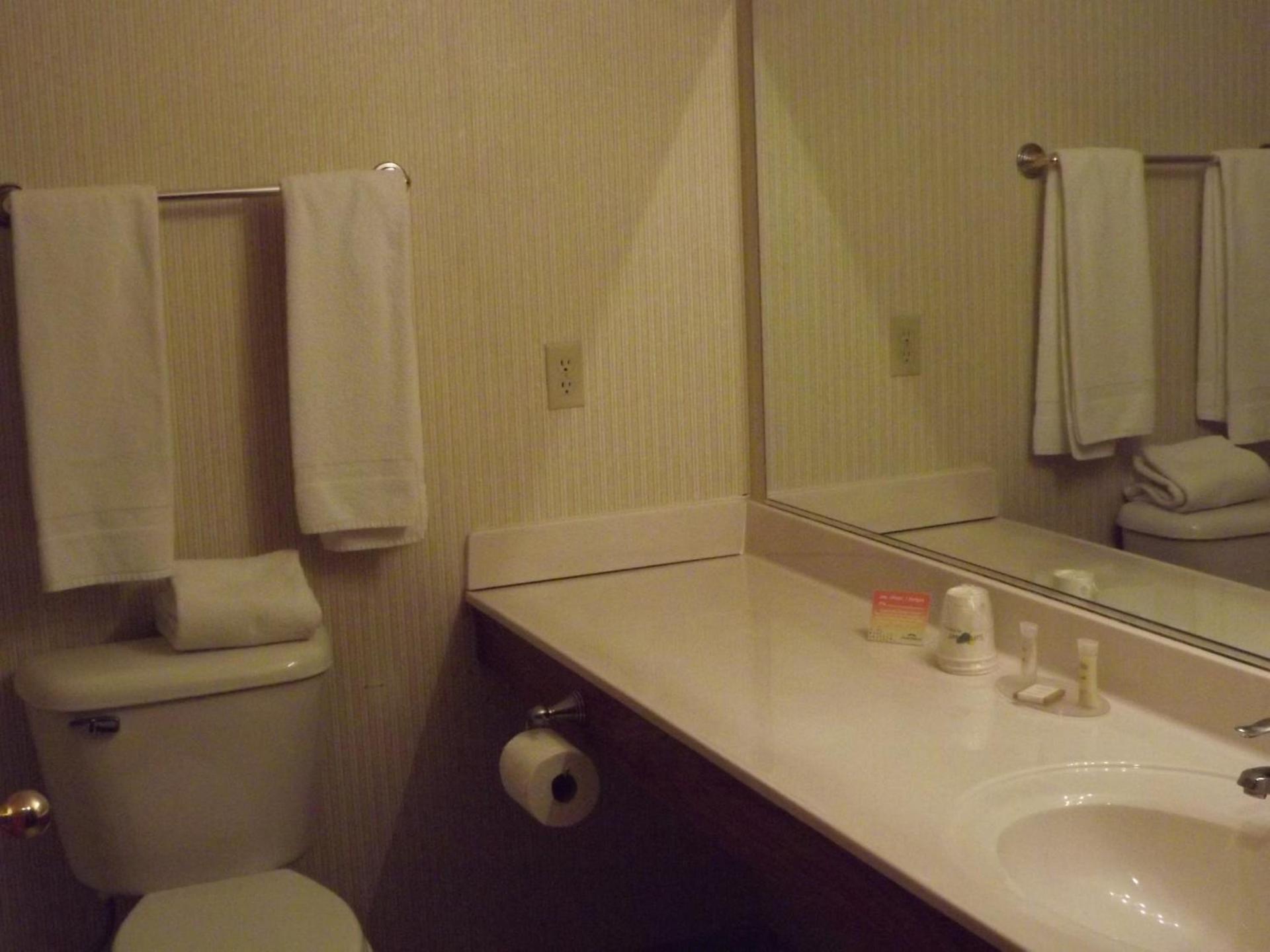 Howard Johnson by Wyndham Oacoma Hotel & Suites photo 37