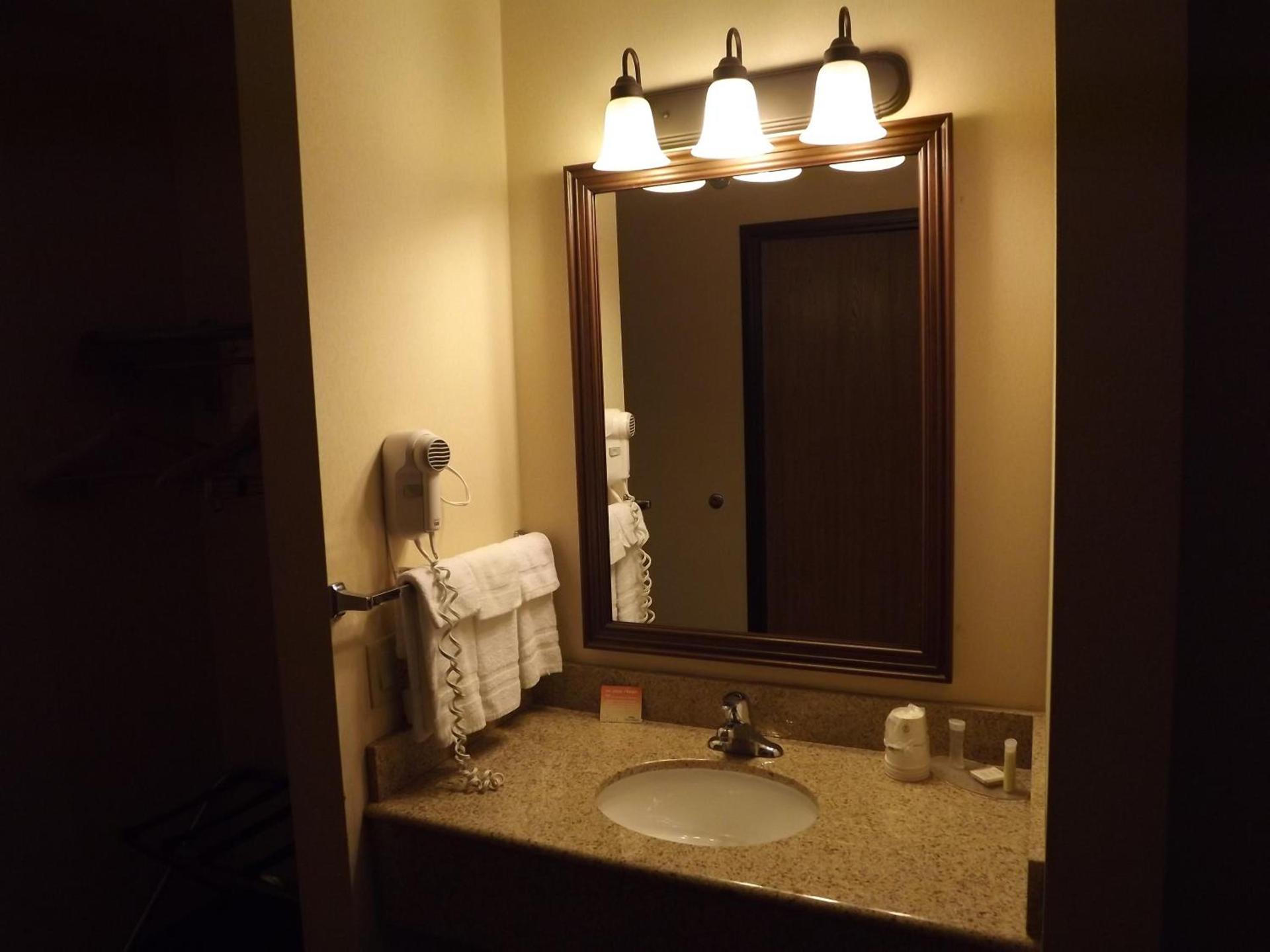 Howard Johnson by Wyndham Oacoma Hotel & Suites photo 31