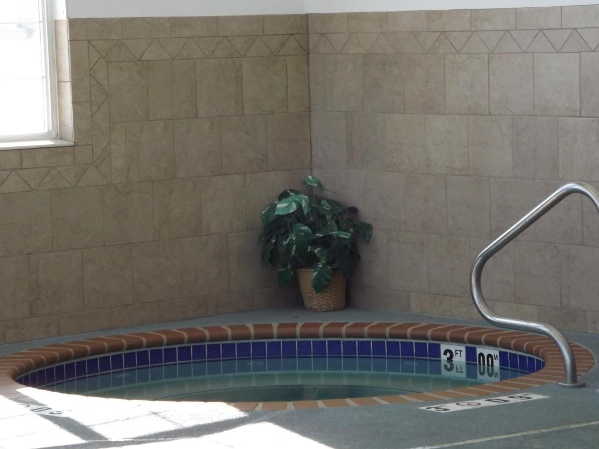 Howard Johnson by Wyndham Oacoma Hotel & Suites photo 26