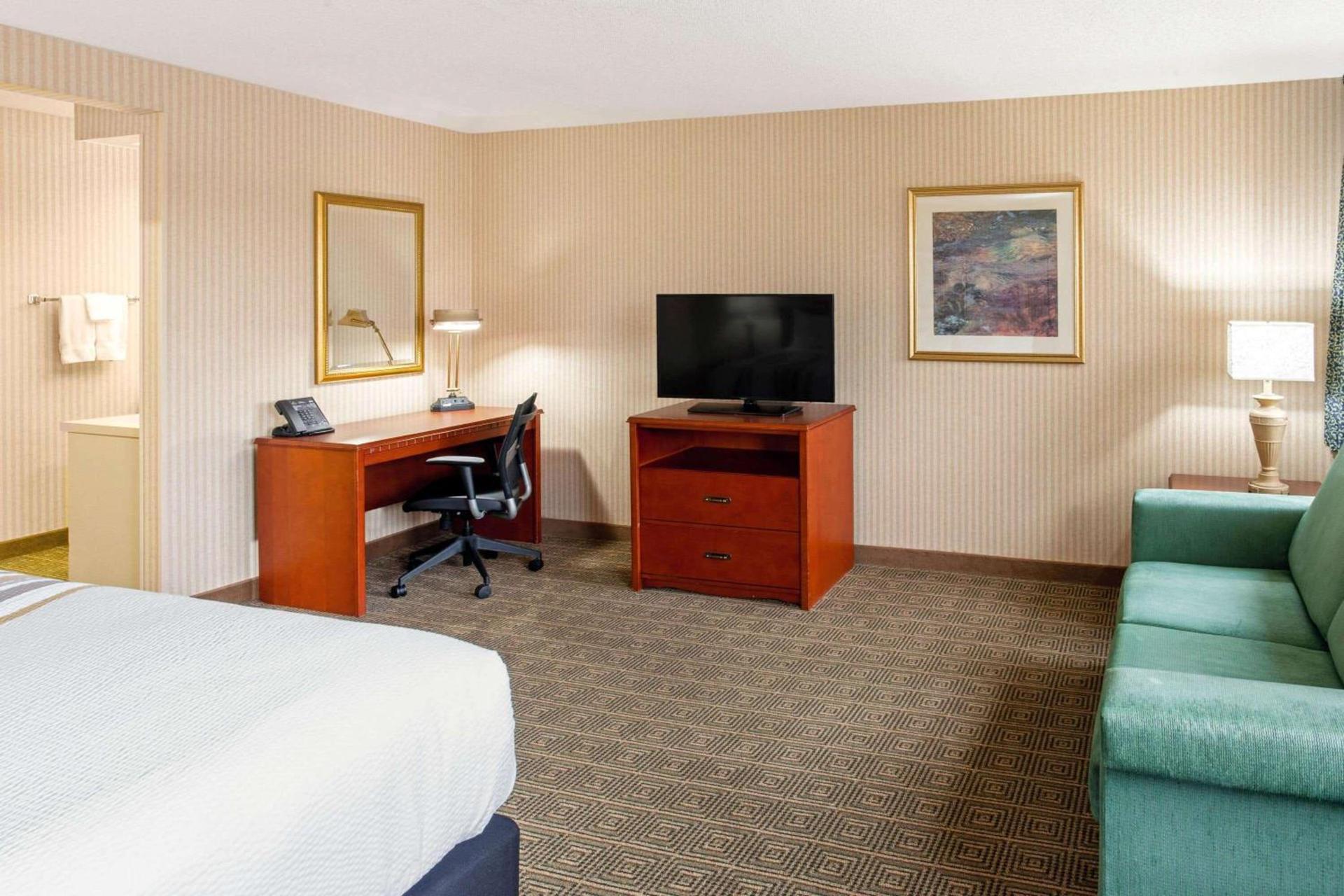 La Quinta by Wyndham Stevens Point photo 22