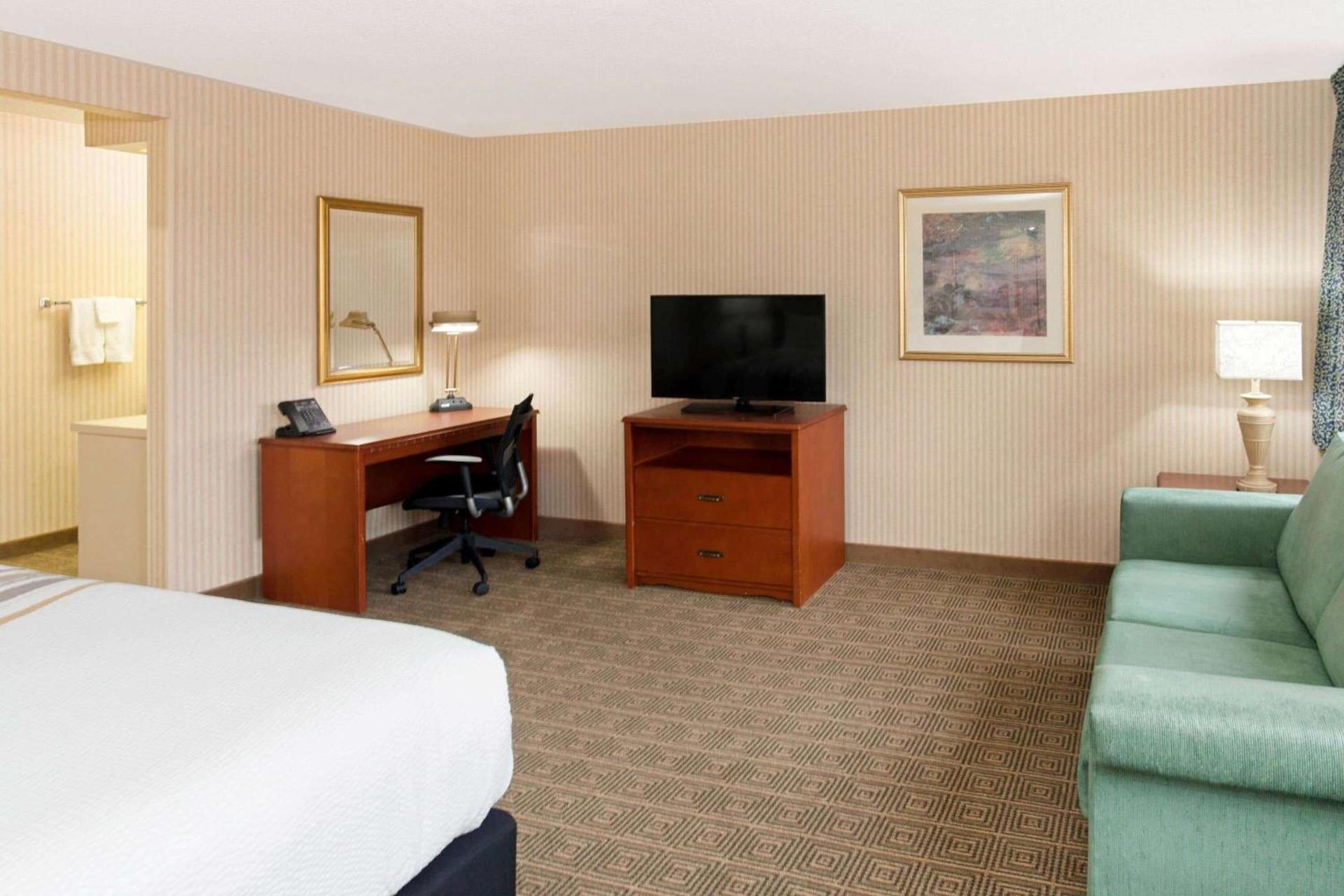 La Quinta by Wyndham Stevens Point photo 20
