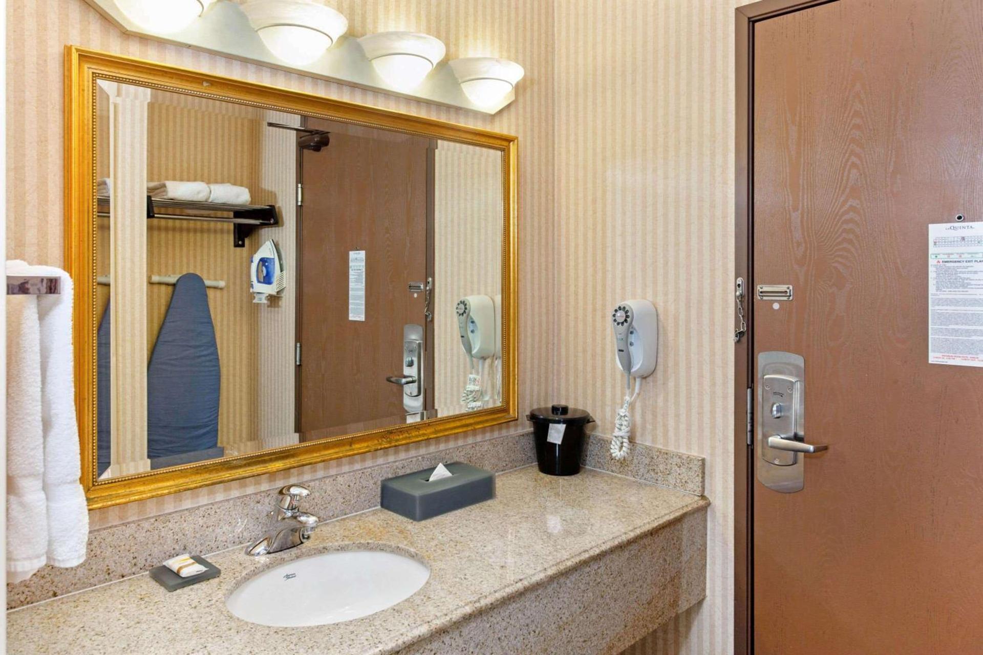 La Quinta by Wyndham Stevens Point photo 11