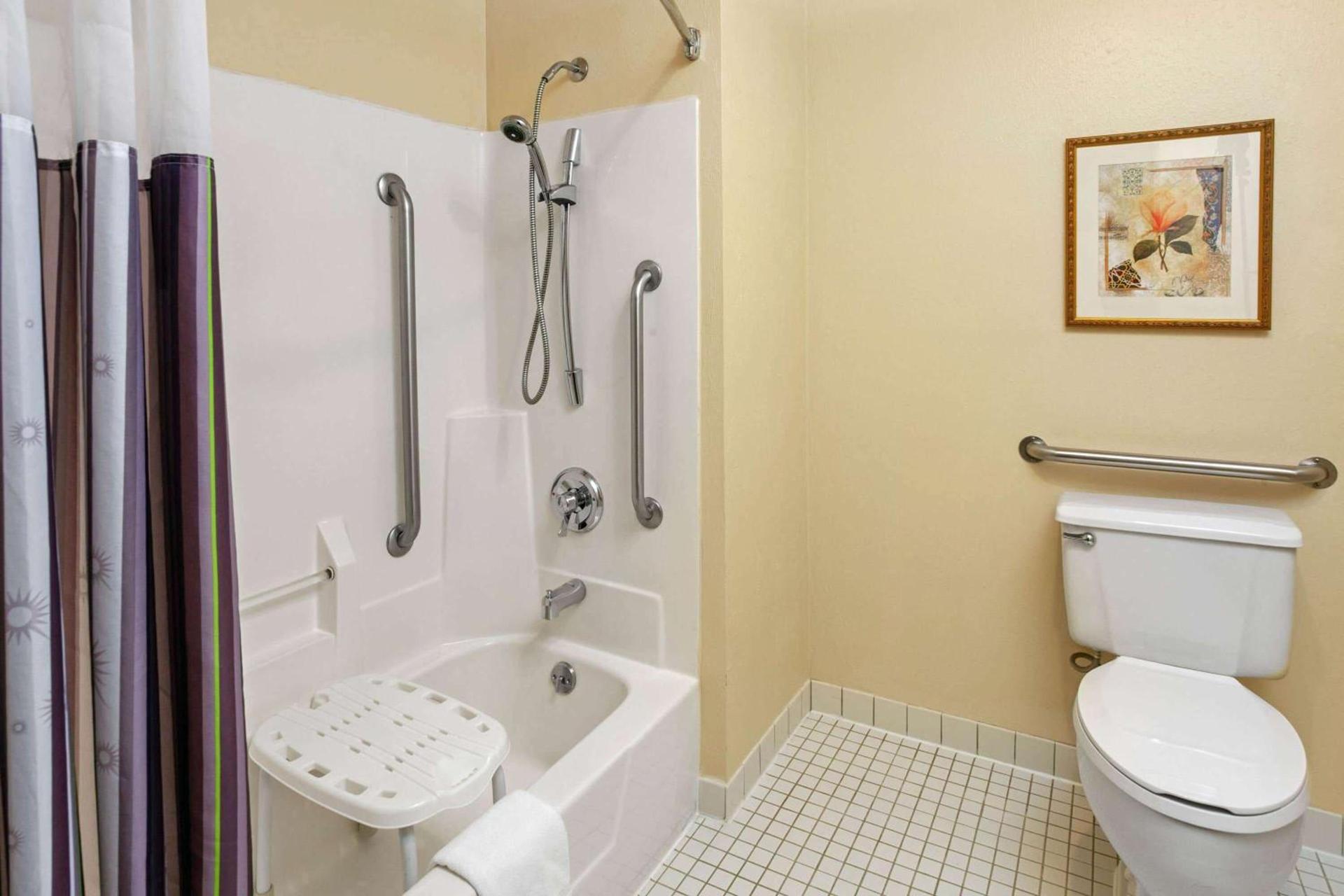 La Quinta by Wyndham Stevens Point photo 17