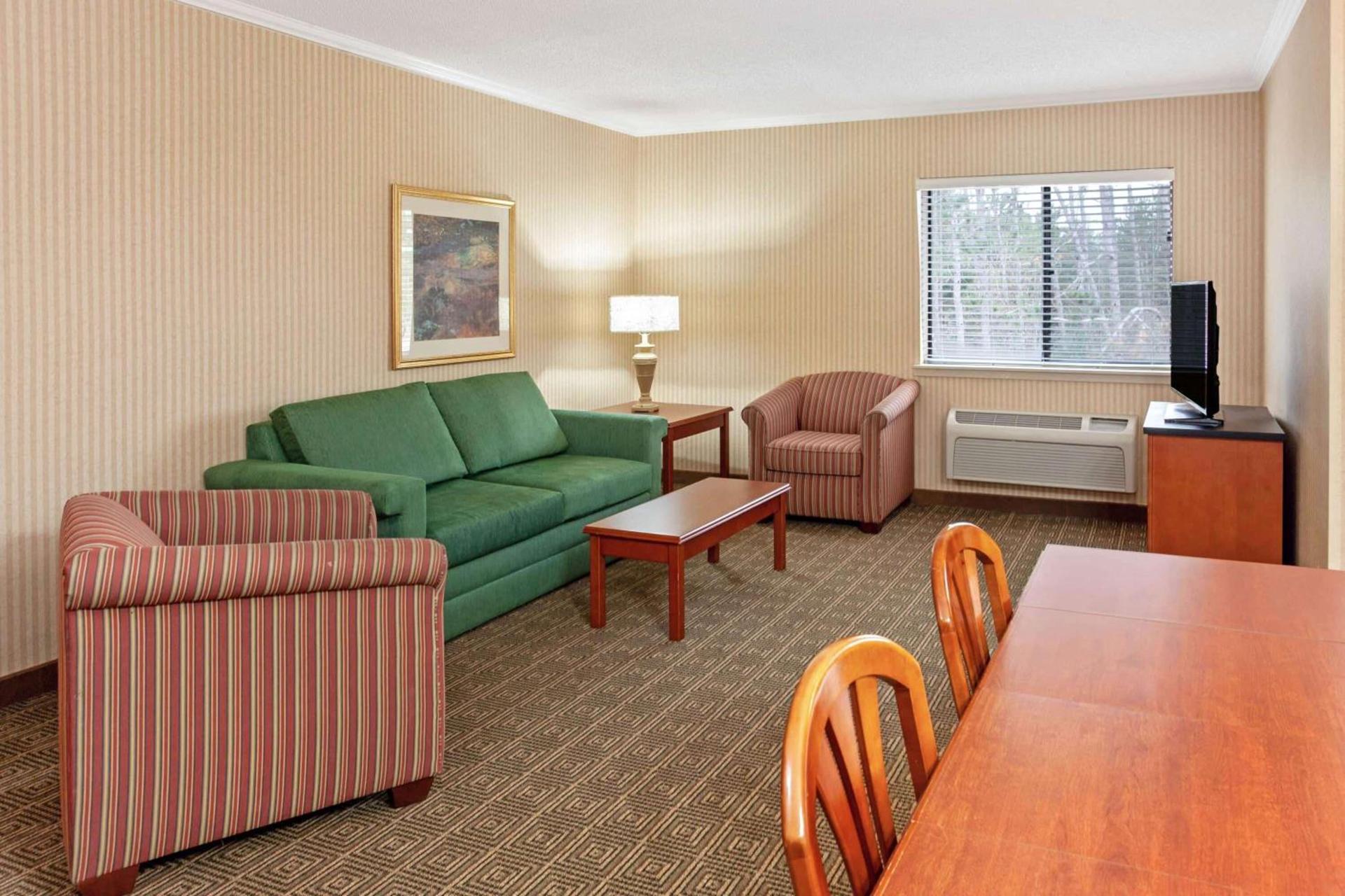 La Quinta by Wyndham Stevens Point photo 15