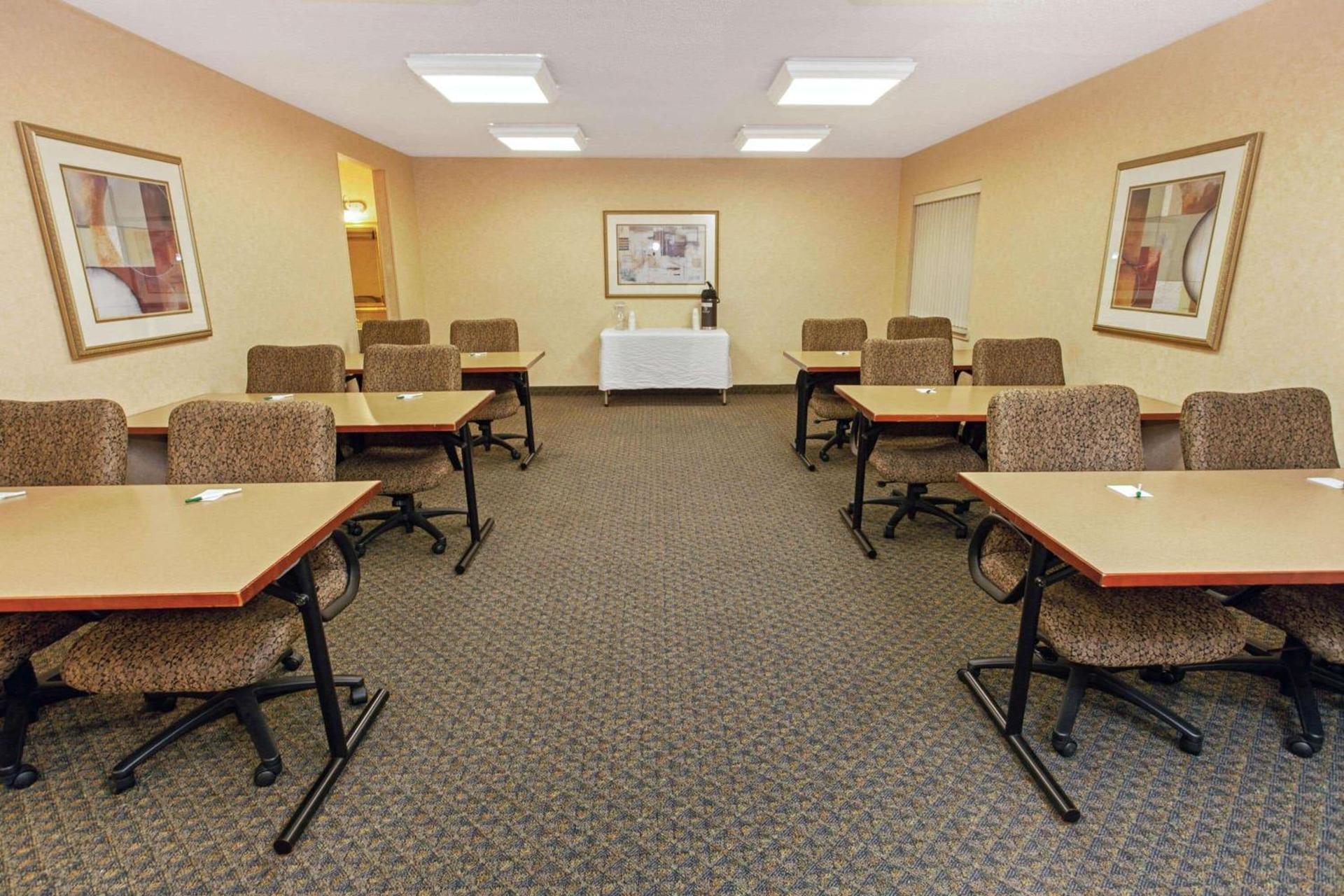 La Quinta by Wyndham Stevens Point photo 12