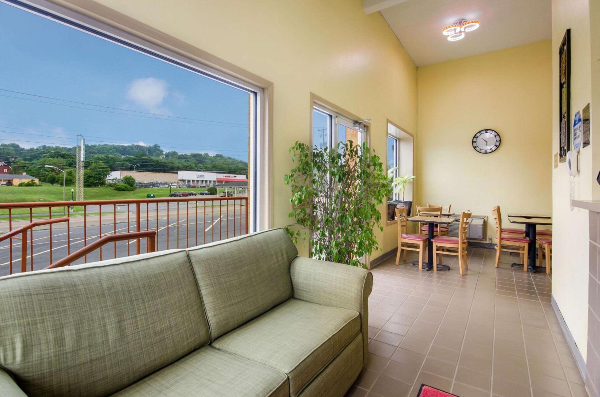 Econo Lodge Marion I-81 photo 9