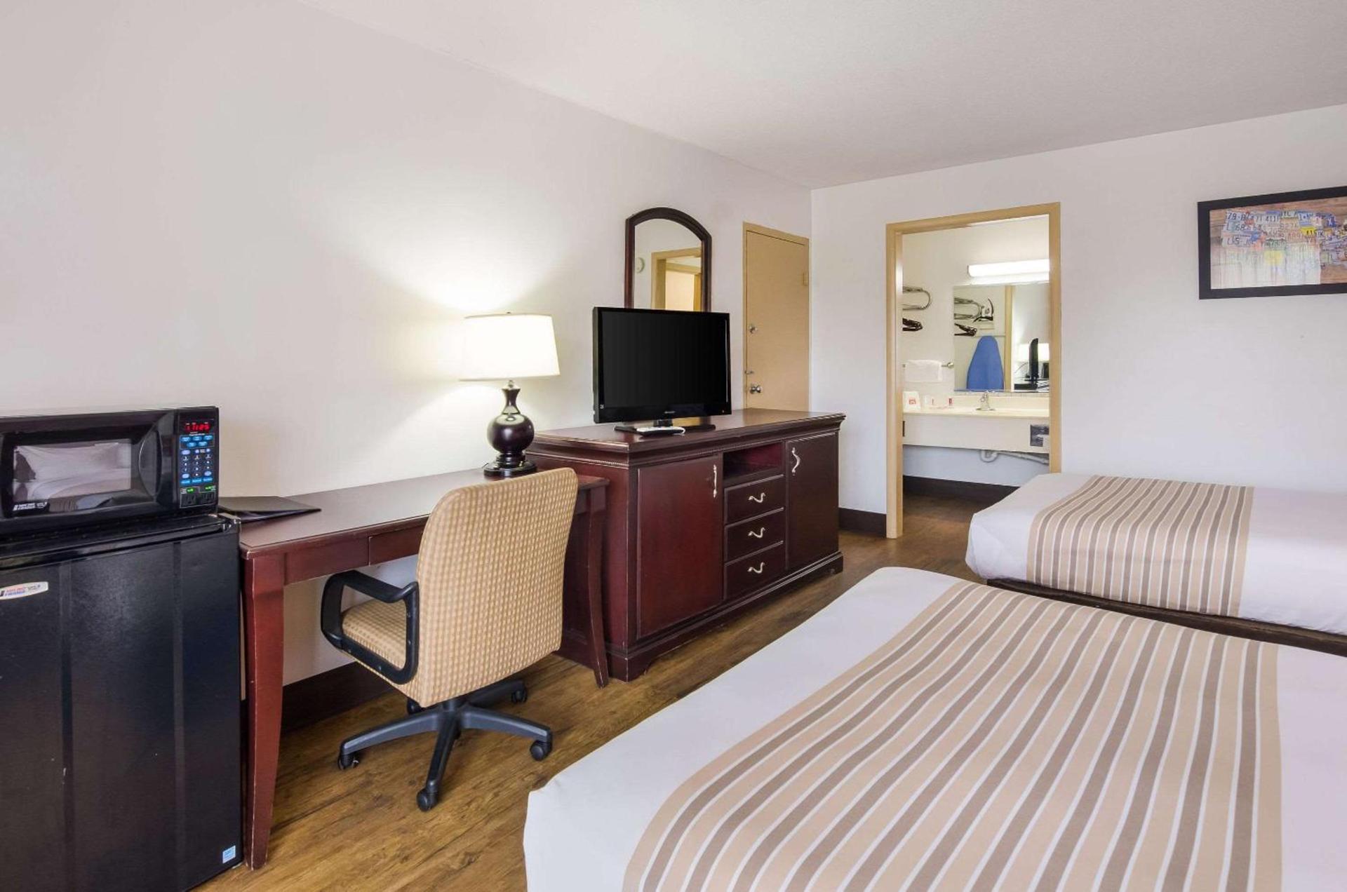 Econo Lodge Marion I-81 photo 15