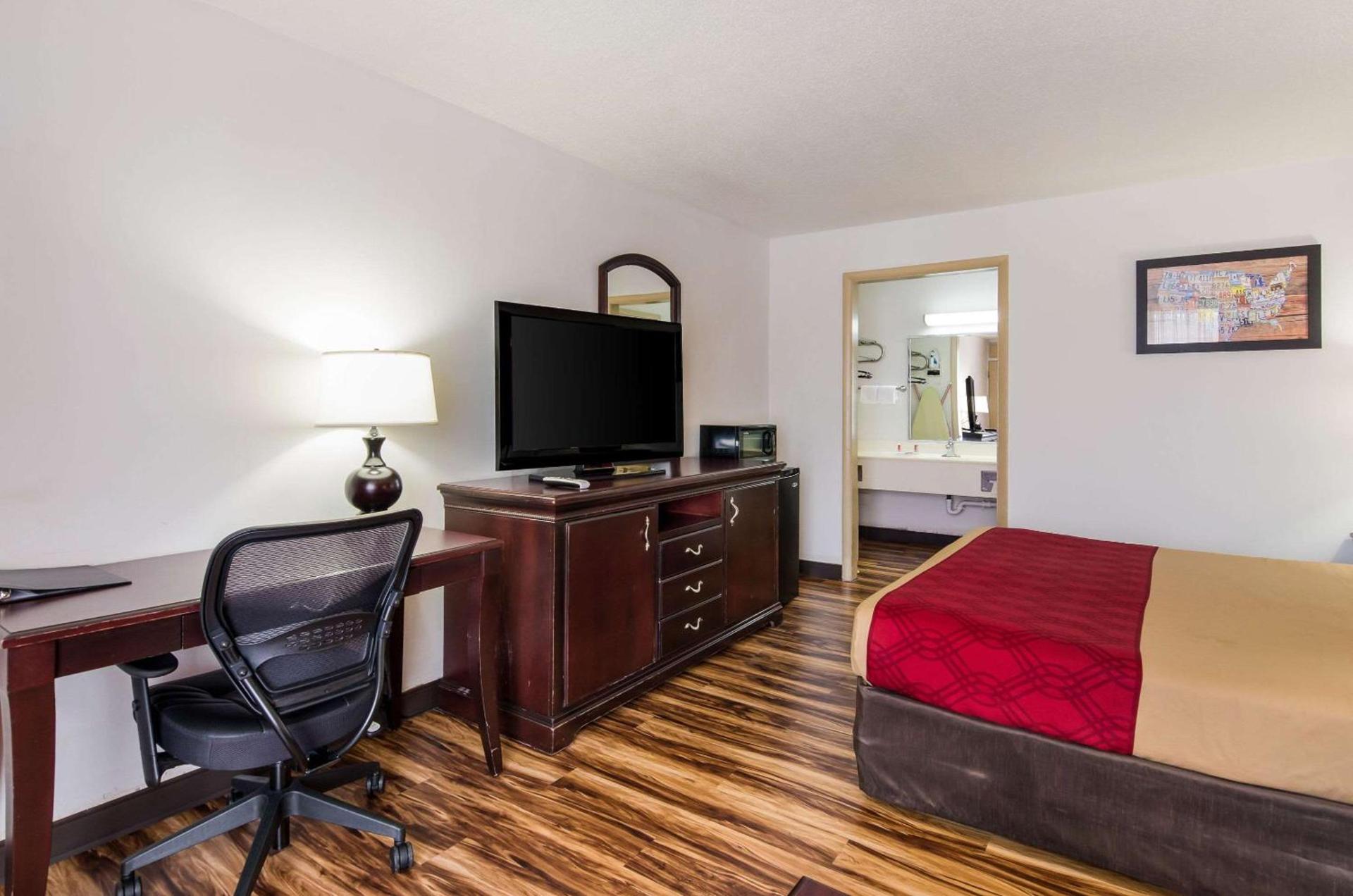 Econo Lodge Marion I-81 photo 18