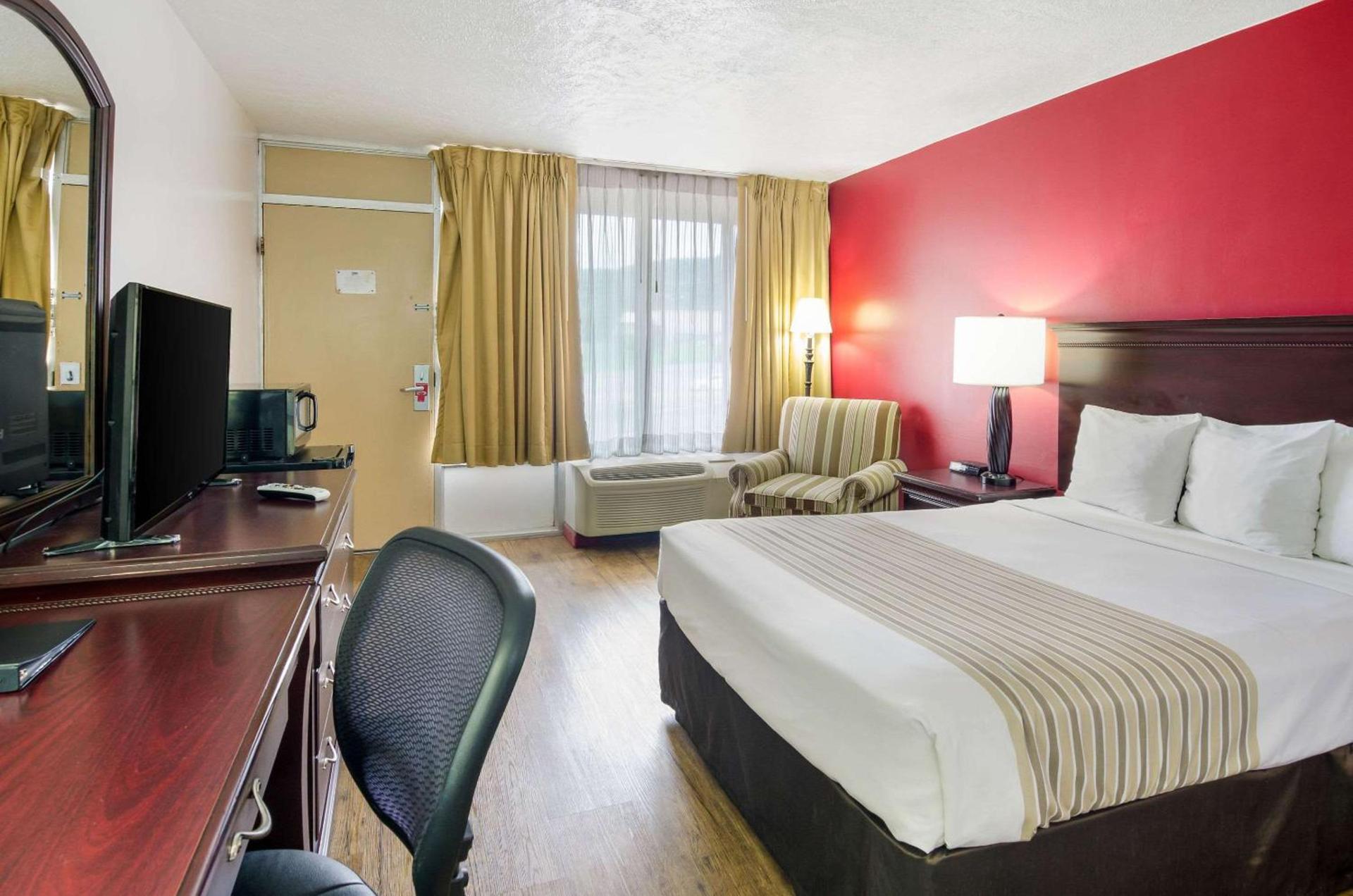 Econo Lodge Marion I-81 photo 22